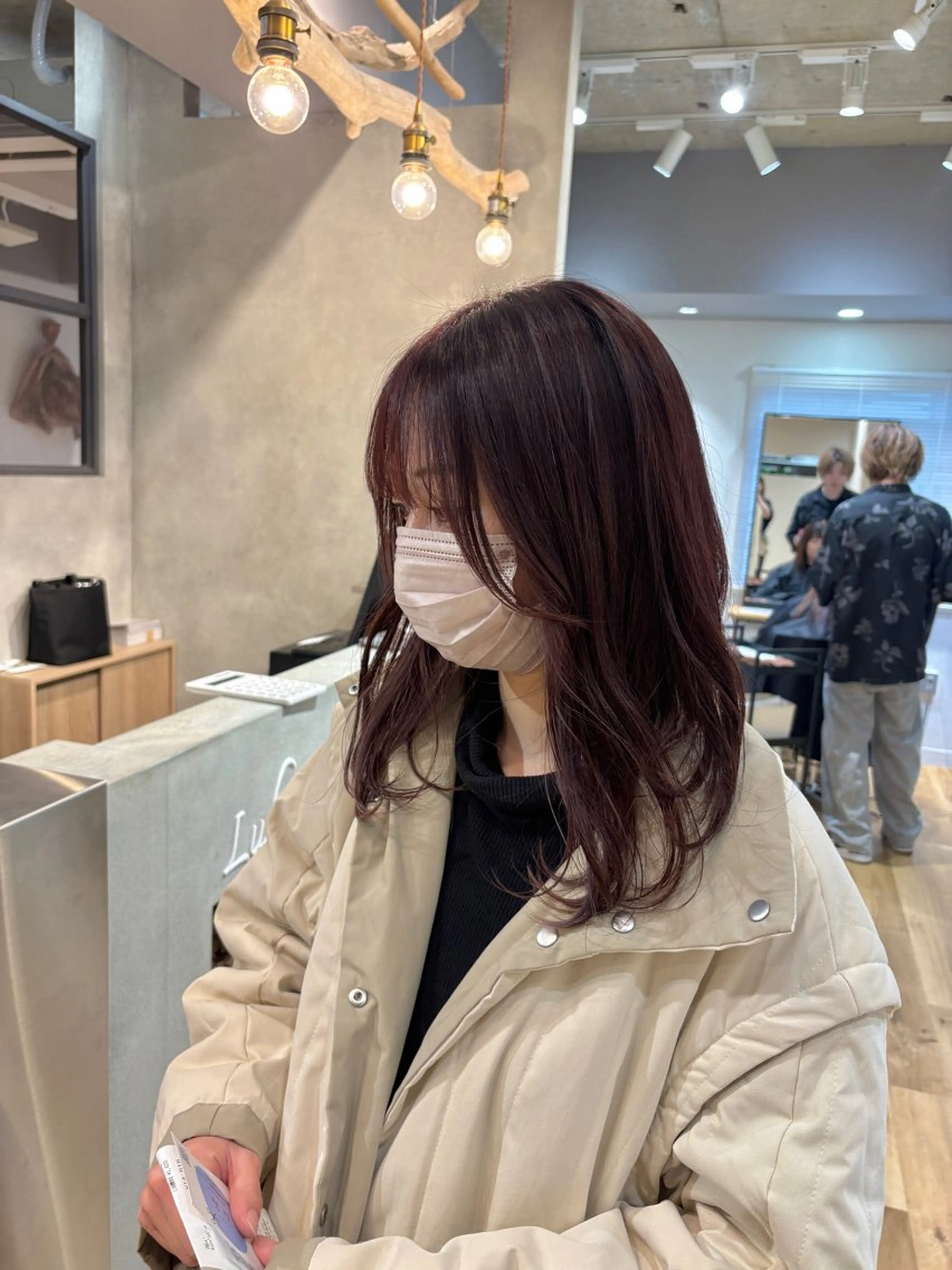 ミディアム ピンクブラウン パープルカラー まつい みるのヘアスタイル