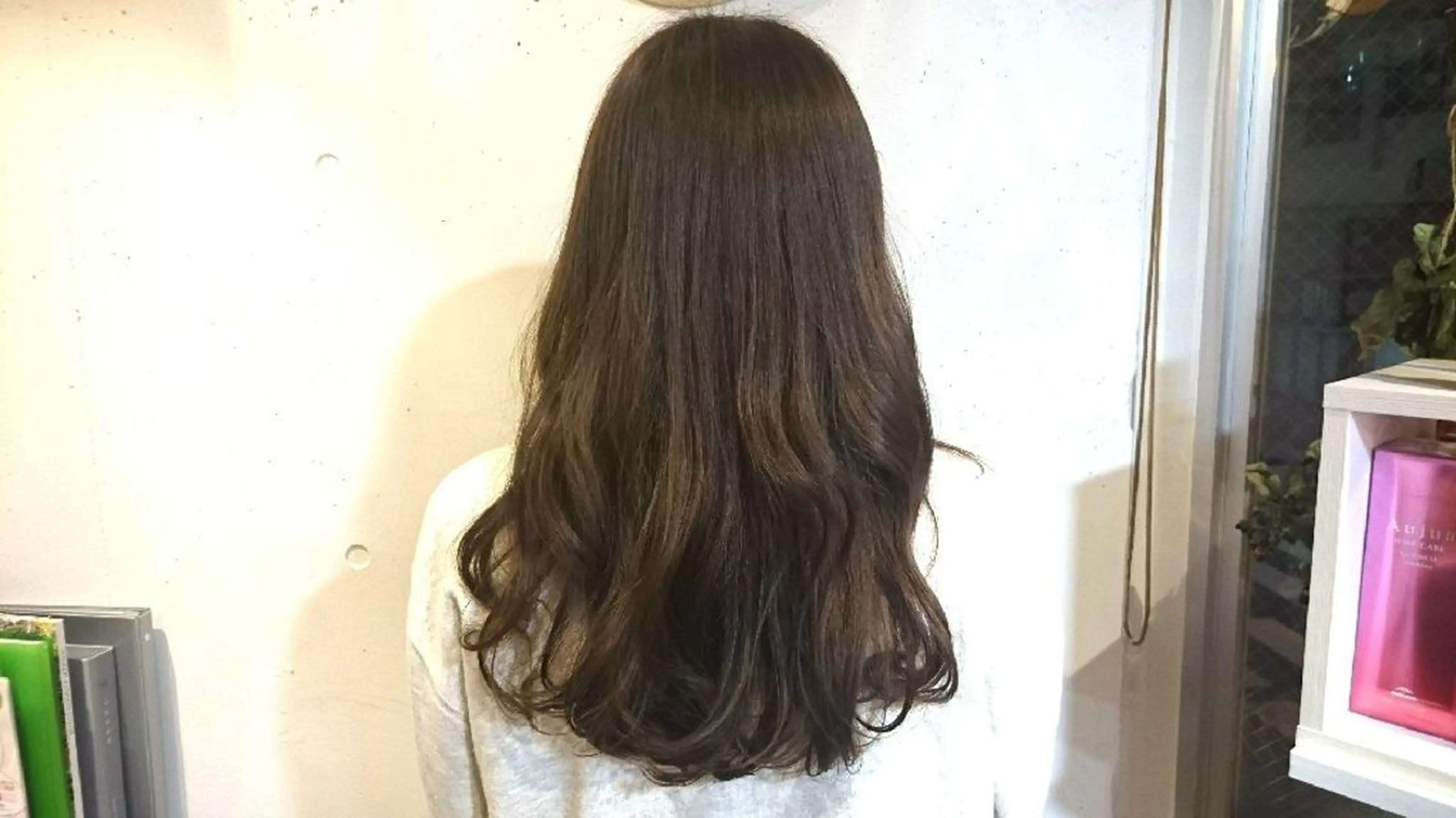 ロング カラー 井上 涼花のヘアスタイル