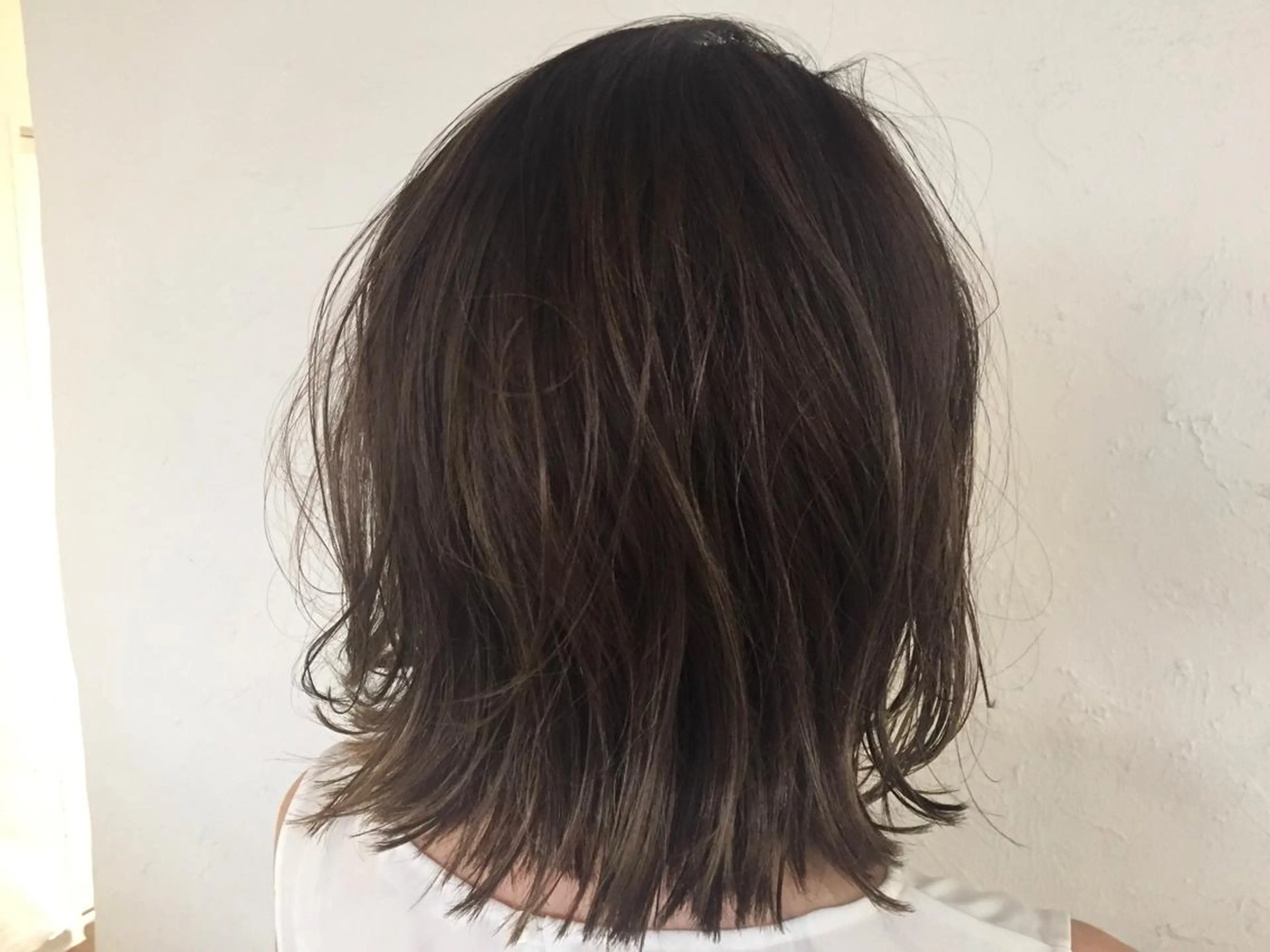 ミディアム カラー グレージュ ハイライトカラー ハイライト 伊藤 優希のヘアスタイル