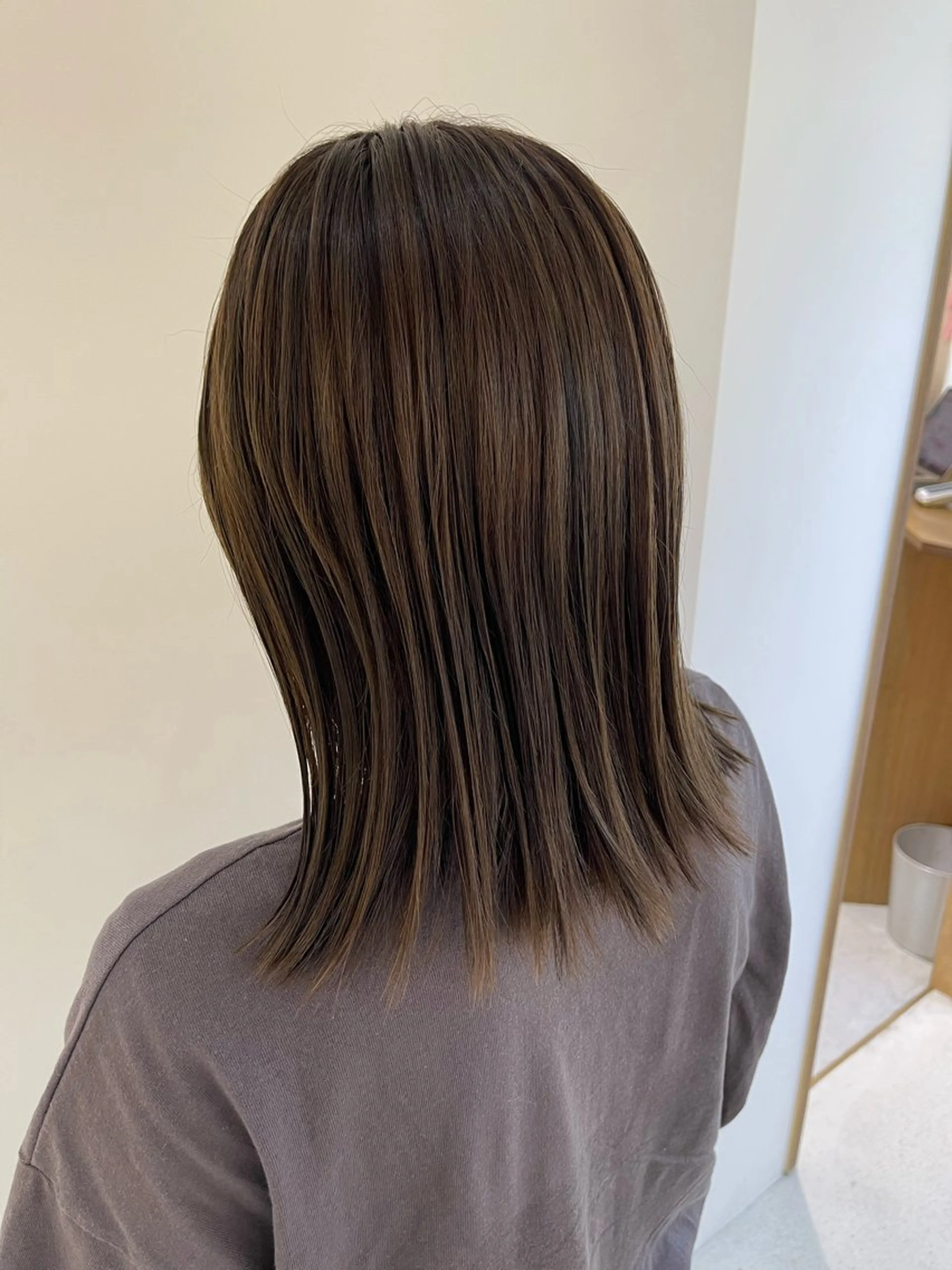 ミディアム 外ハネヘア カット ヘアカラー トリートメント 蜂須賀🐝縮毛矯正 ストレートパーマのヘアスタイル