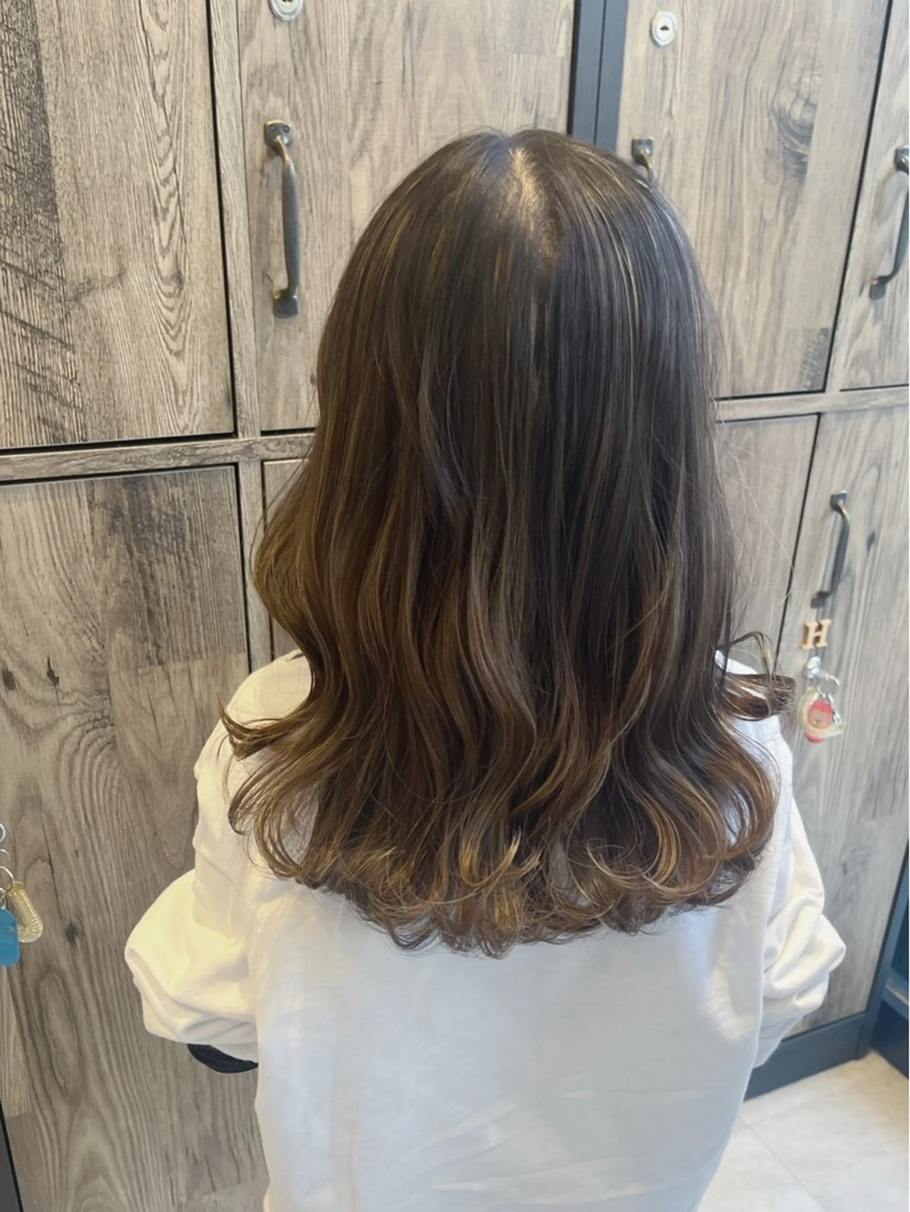 セミロング カラー ハイライトカラー ハイライト トリートメント COCOA Glow所属・🤍みう‎🤍￥ 3,300 〜のヘアスタイル