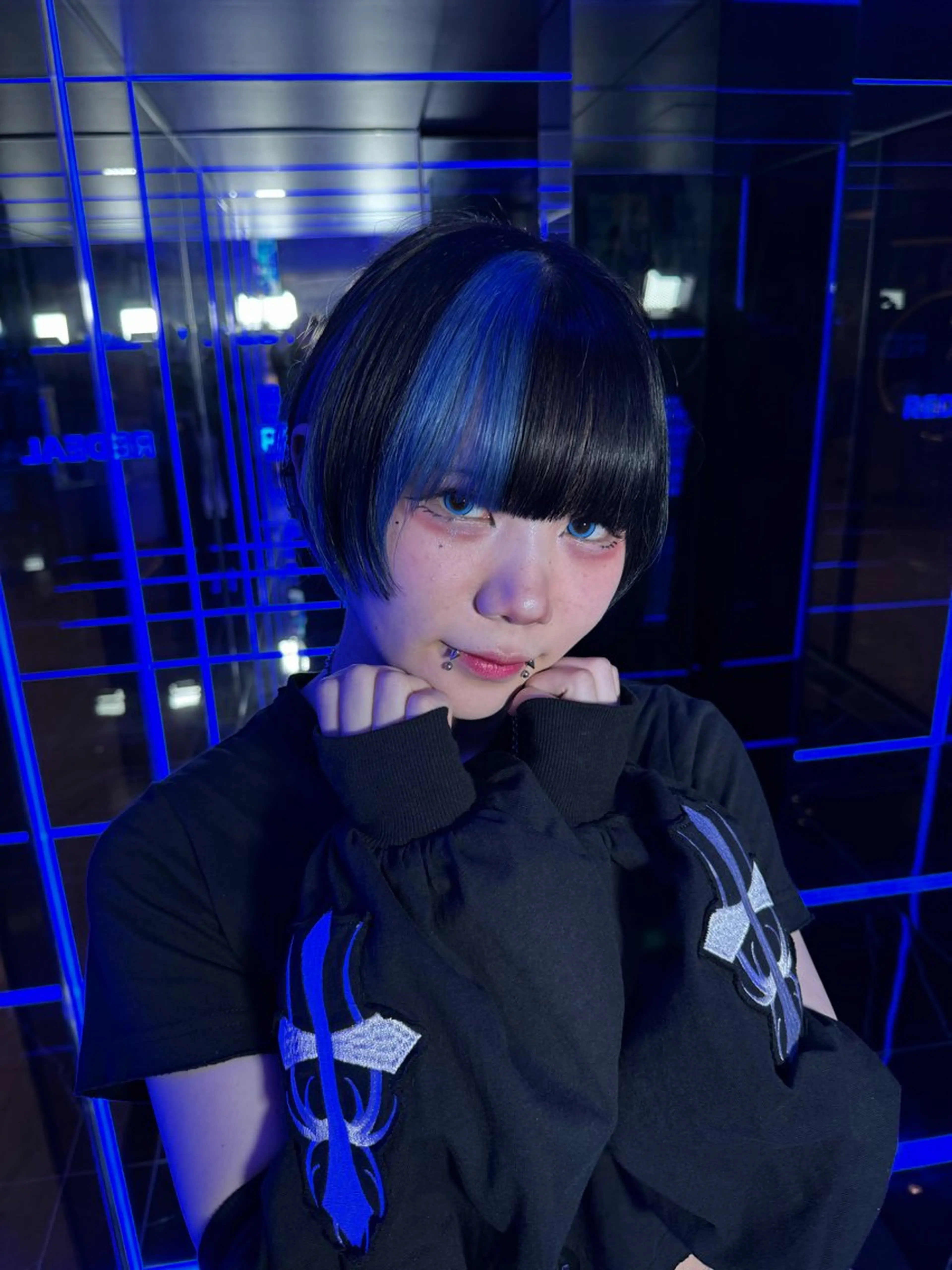 ショート ツートーンカラー REDEAL 渋谷所属・こうき/縮毛矯正/ ブリーチ縮毛矯正のヘアスタイル