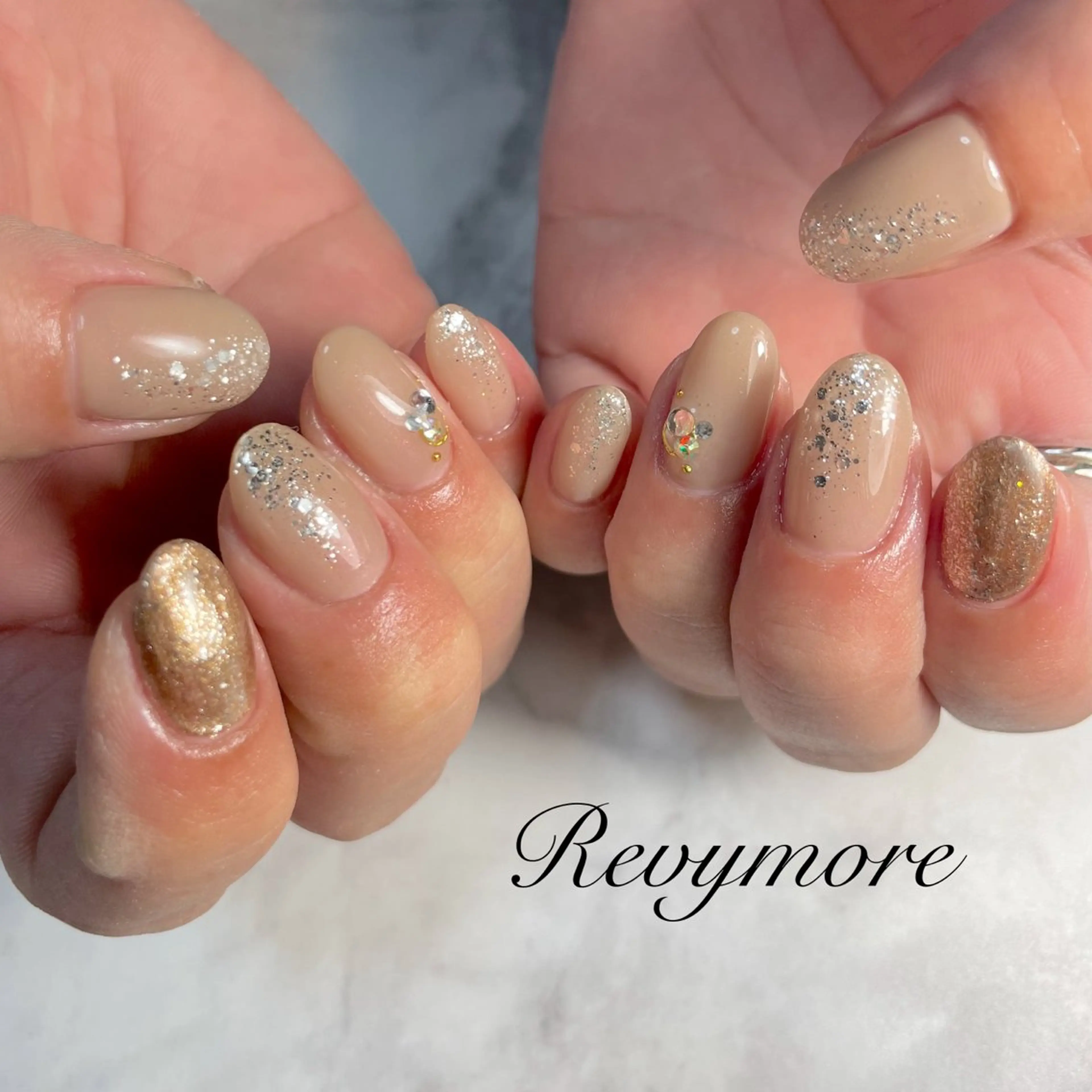 ネイル ジェルネイル ニュアンスネイル オフィスネイル シンプルネイル nail salon Revymore所属・nail salon Revymoreのネイルデザイン