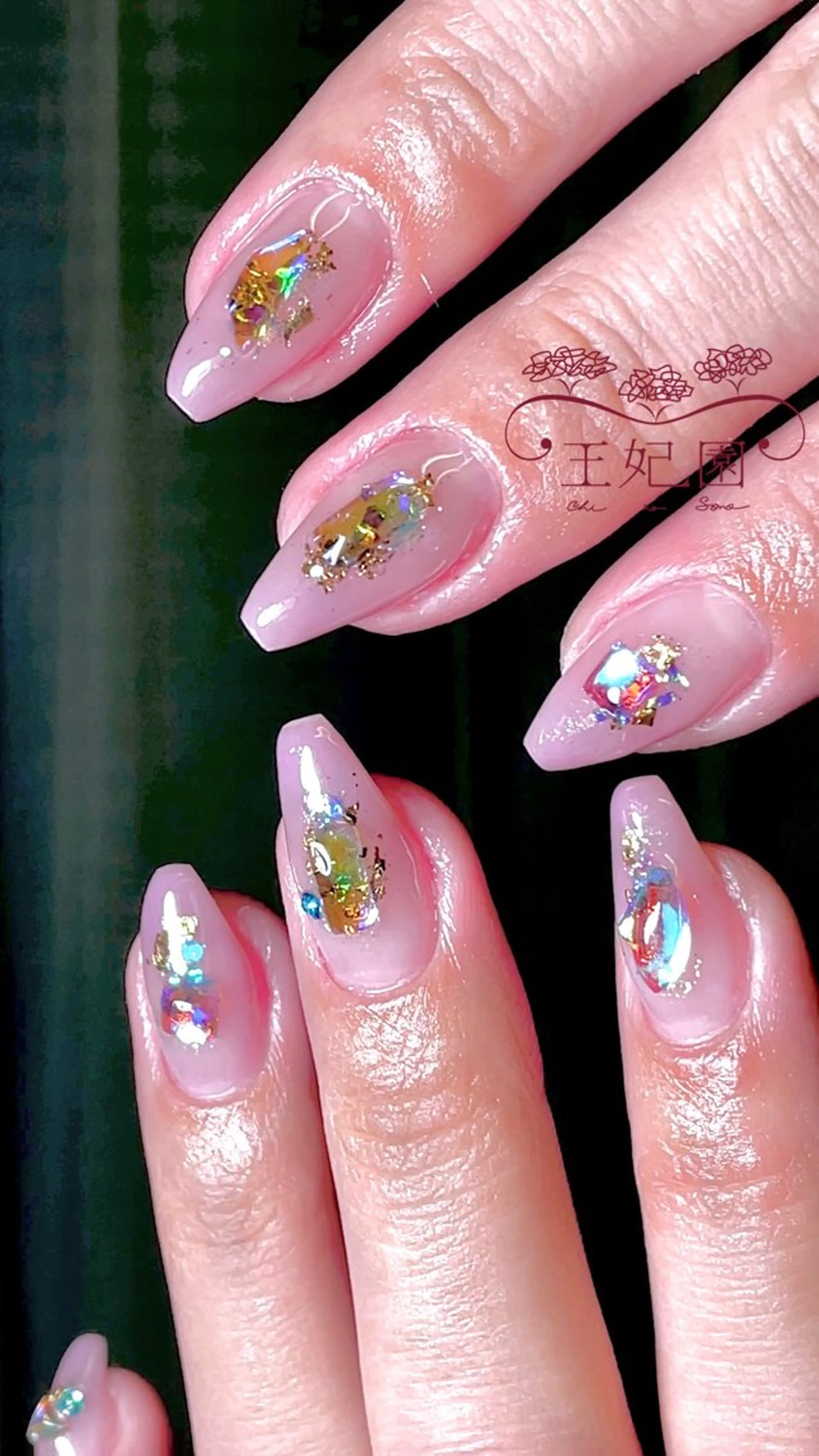 ネイル 氷ネイル・うるうるネイル ストーンネイル ワンホンネイル 冬ネイル nail salon王妃の園所属・王妃の園 ohinosonoのネイルデザイン