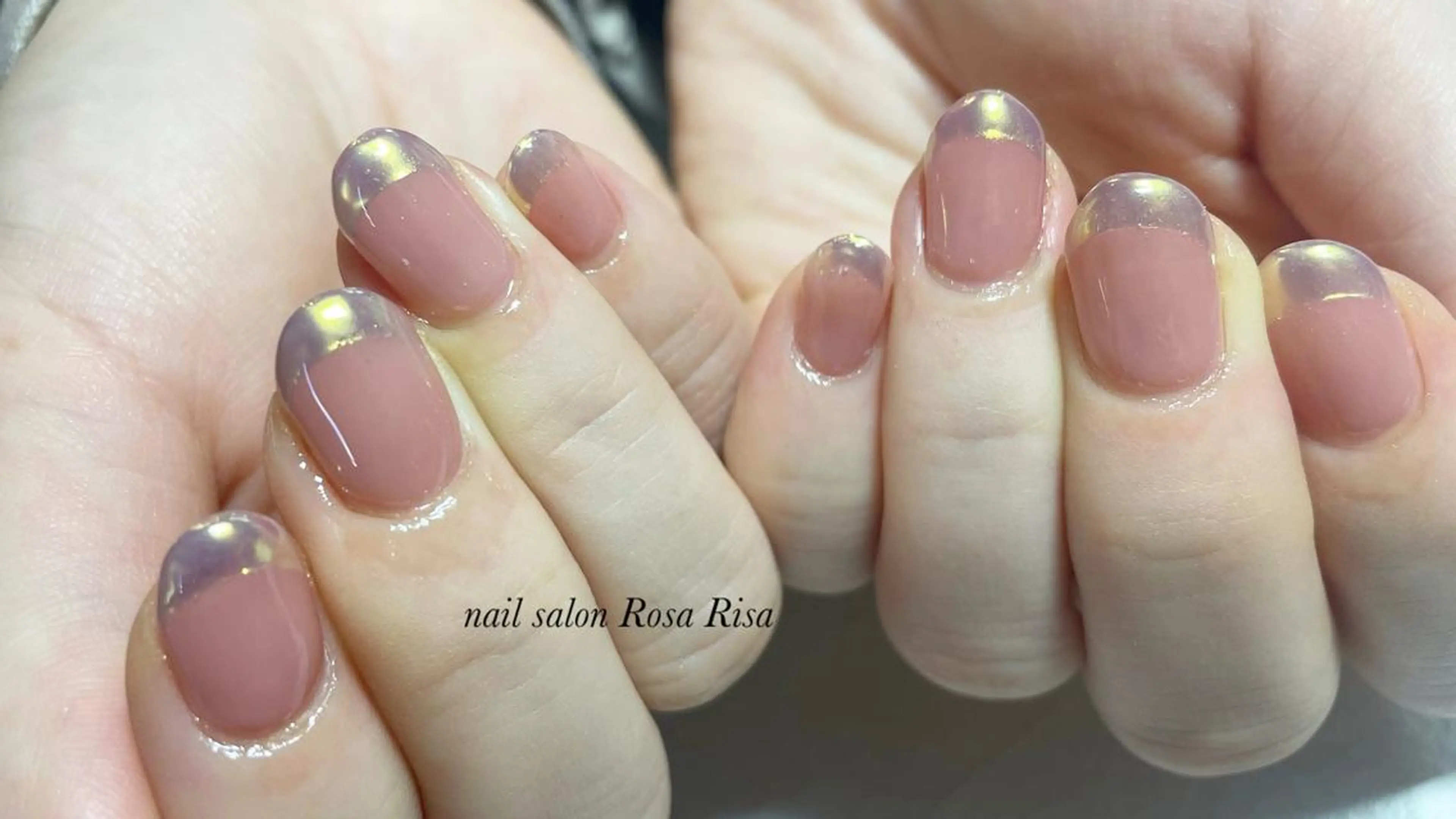 ミディアム ネイル オーロラネイル フレンチネイル ネイルスタジオ シェイクユアハンズのネイルデザイン