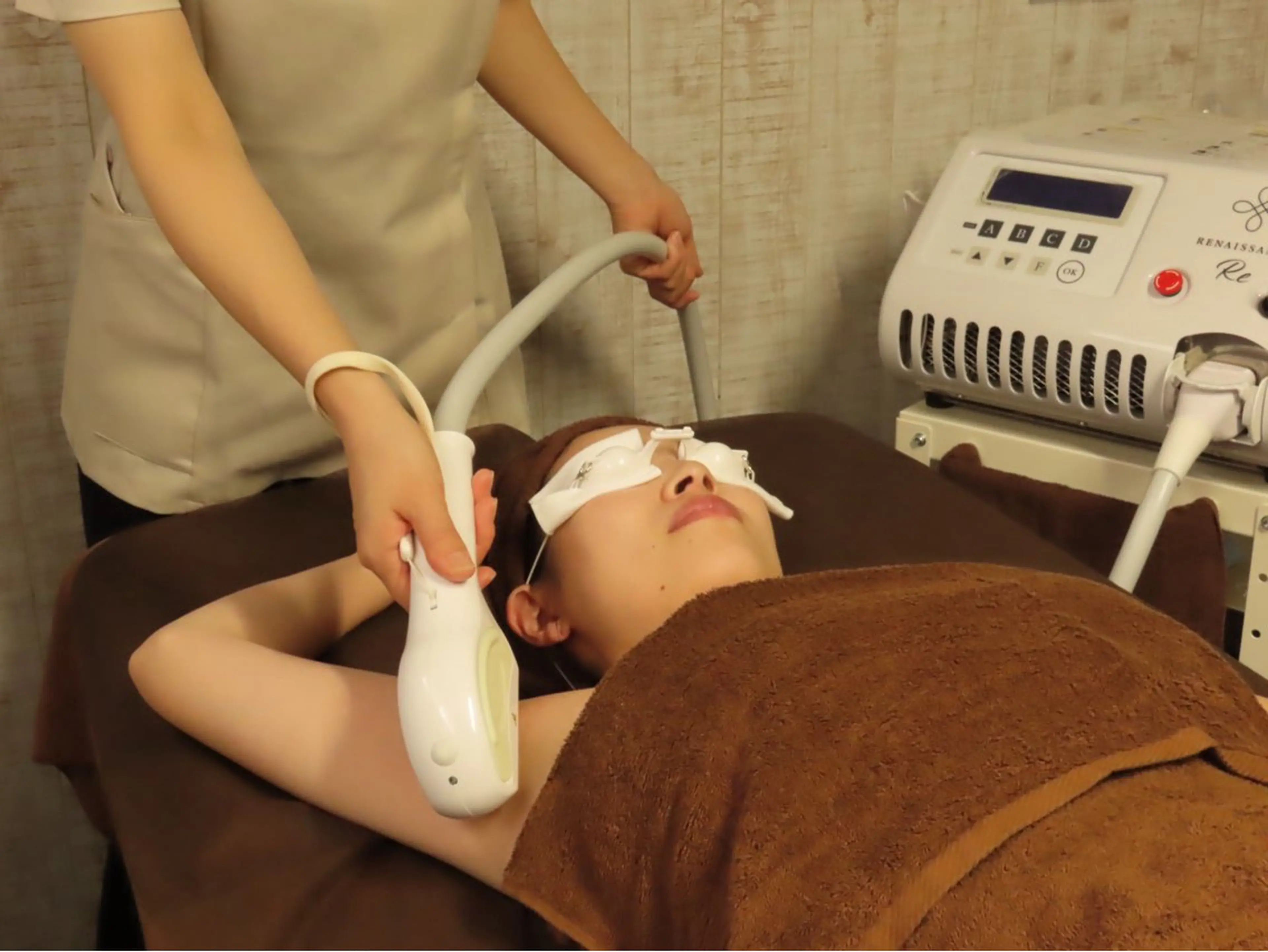 赤字覚悟！レディース☆わき脱毛 ¥3,080 ⇒ ¥1,540 ☆ 驚愕の50%OFF！の写真