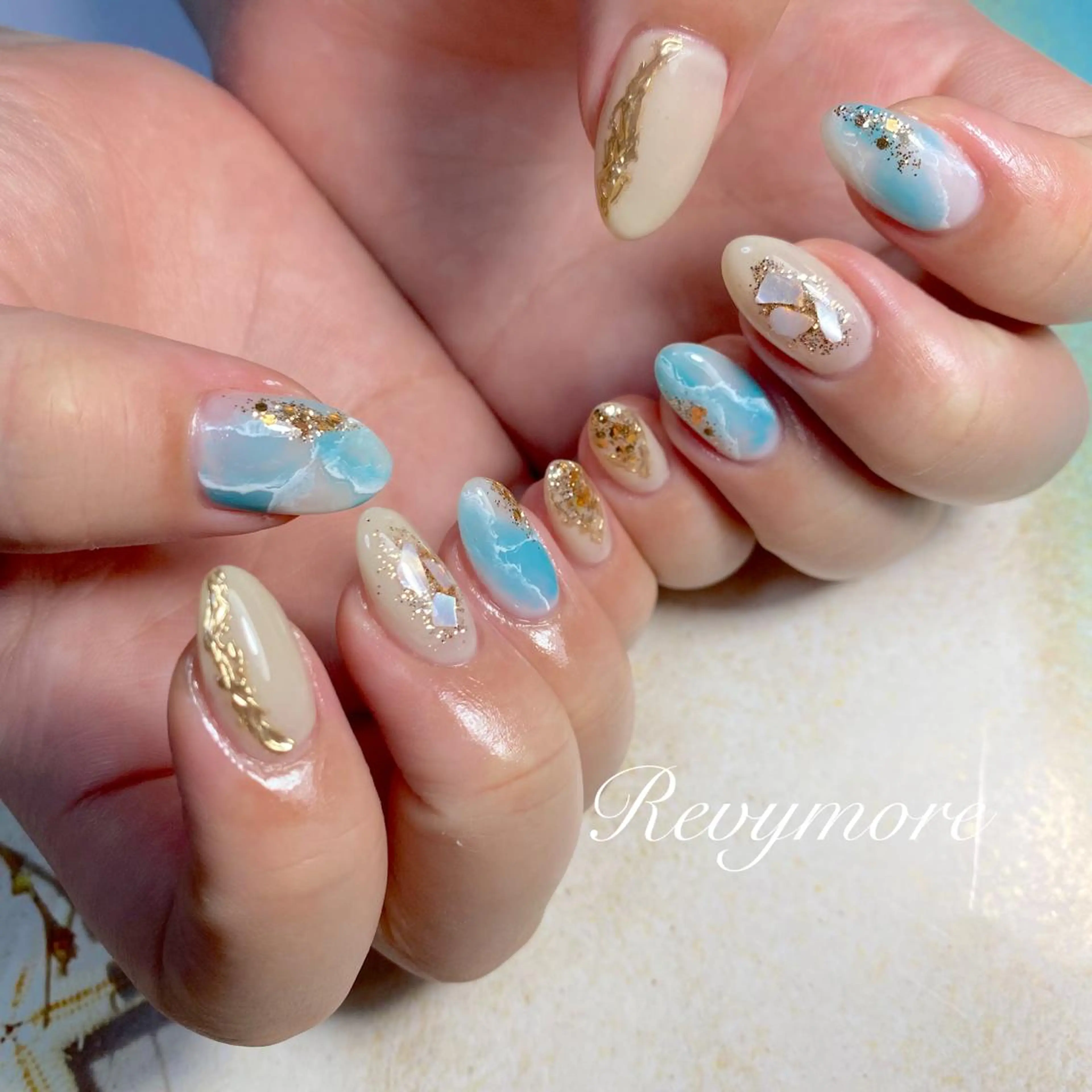 ミディアム ネイル 韓国風ヘア アートネイル ジェルネイル キラキラネイル 韓国ネイル nail salon Revymore所属・nail salon Revymoreのネイルデザイン