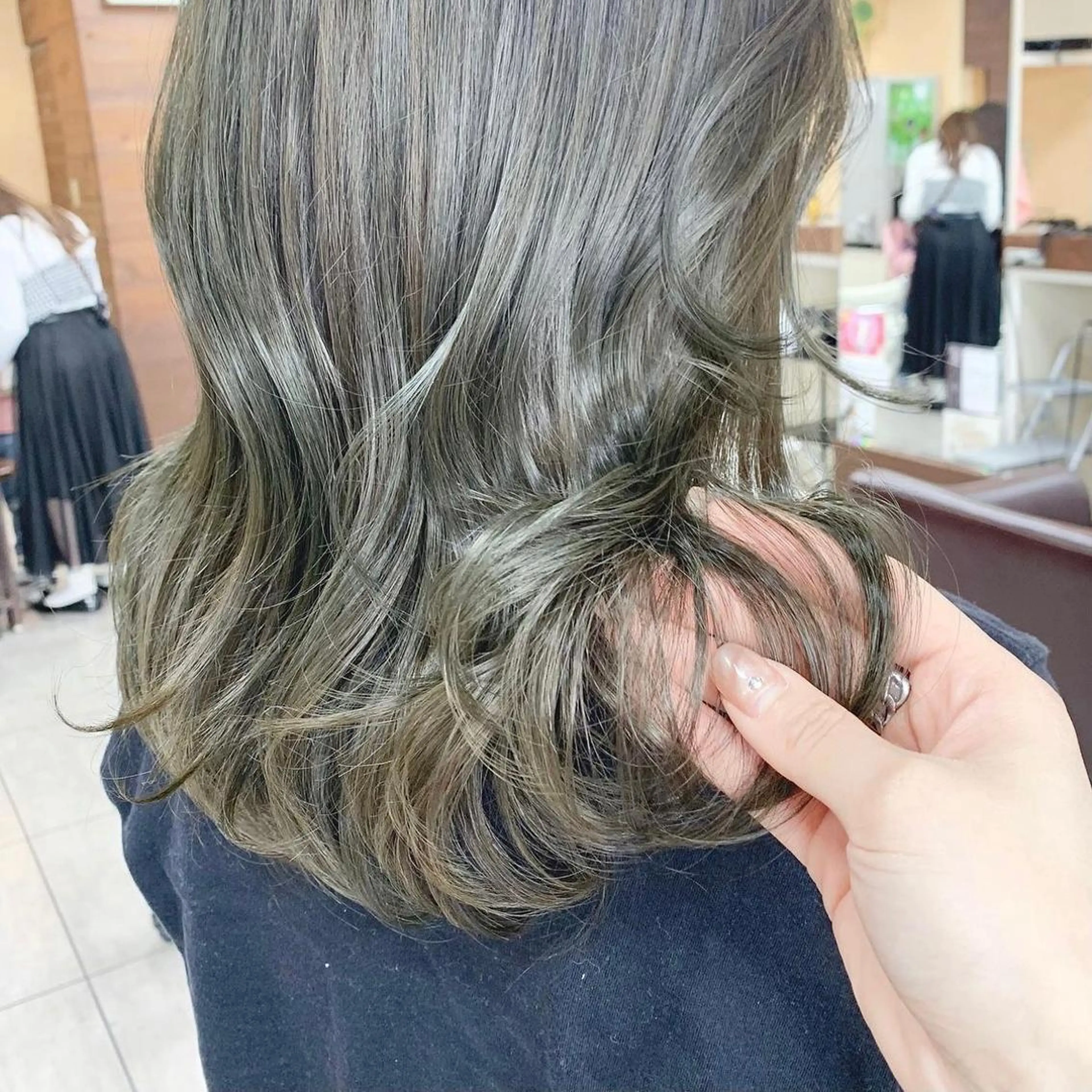 セミロング ヘアカラー 🫧艶髪カラー🫧 森本くるみのヘアスタイル