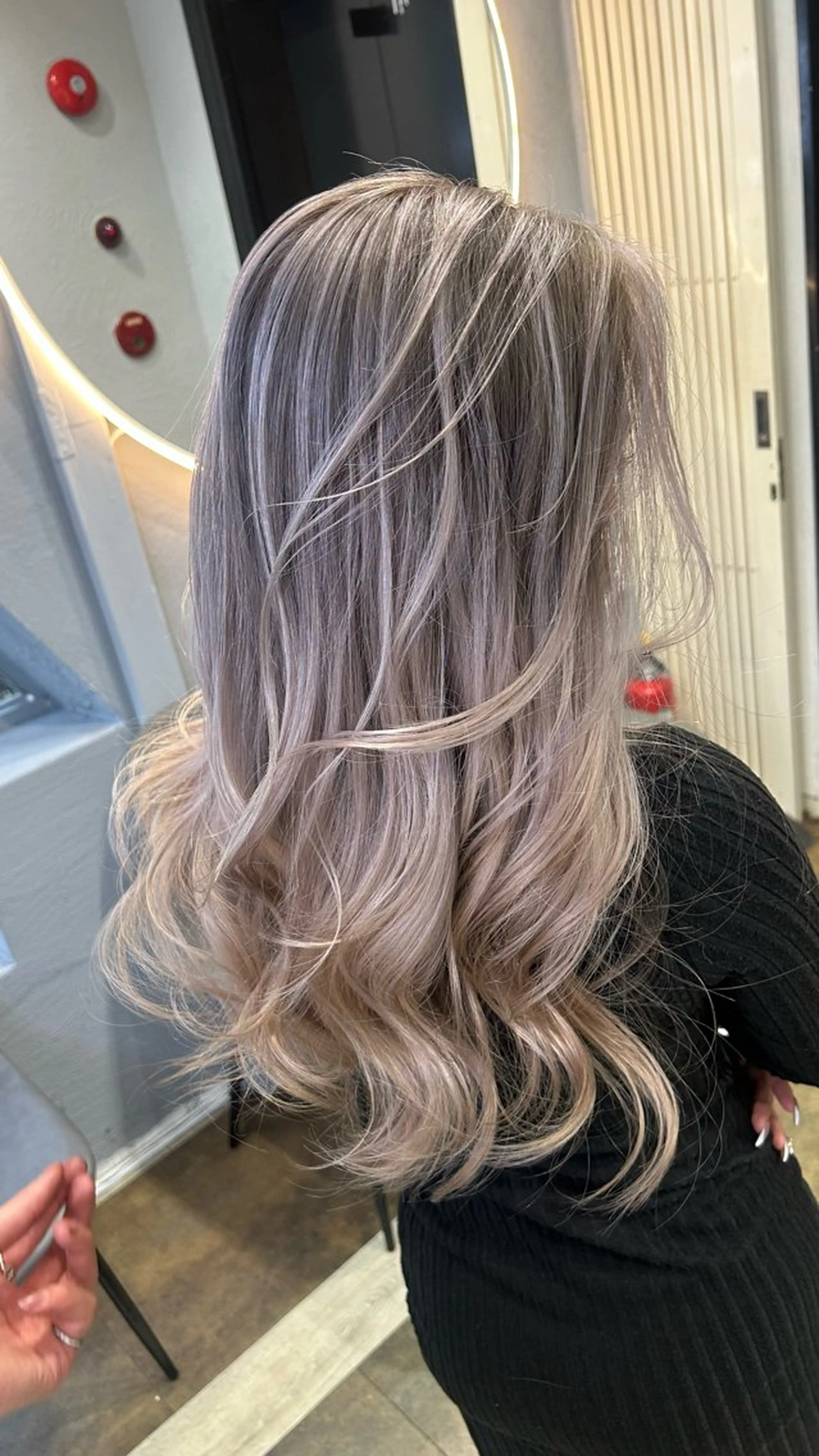 セミロング レイヤーカット ヘアカラー Giselハヤシ ケンタのヘアスタイル