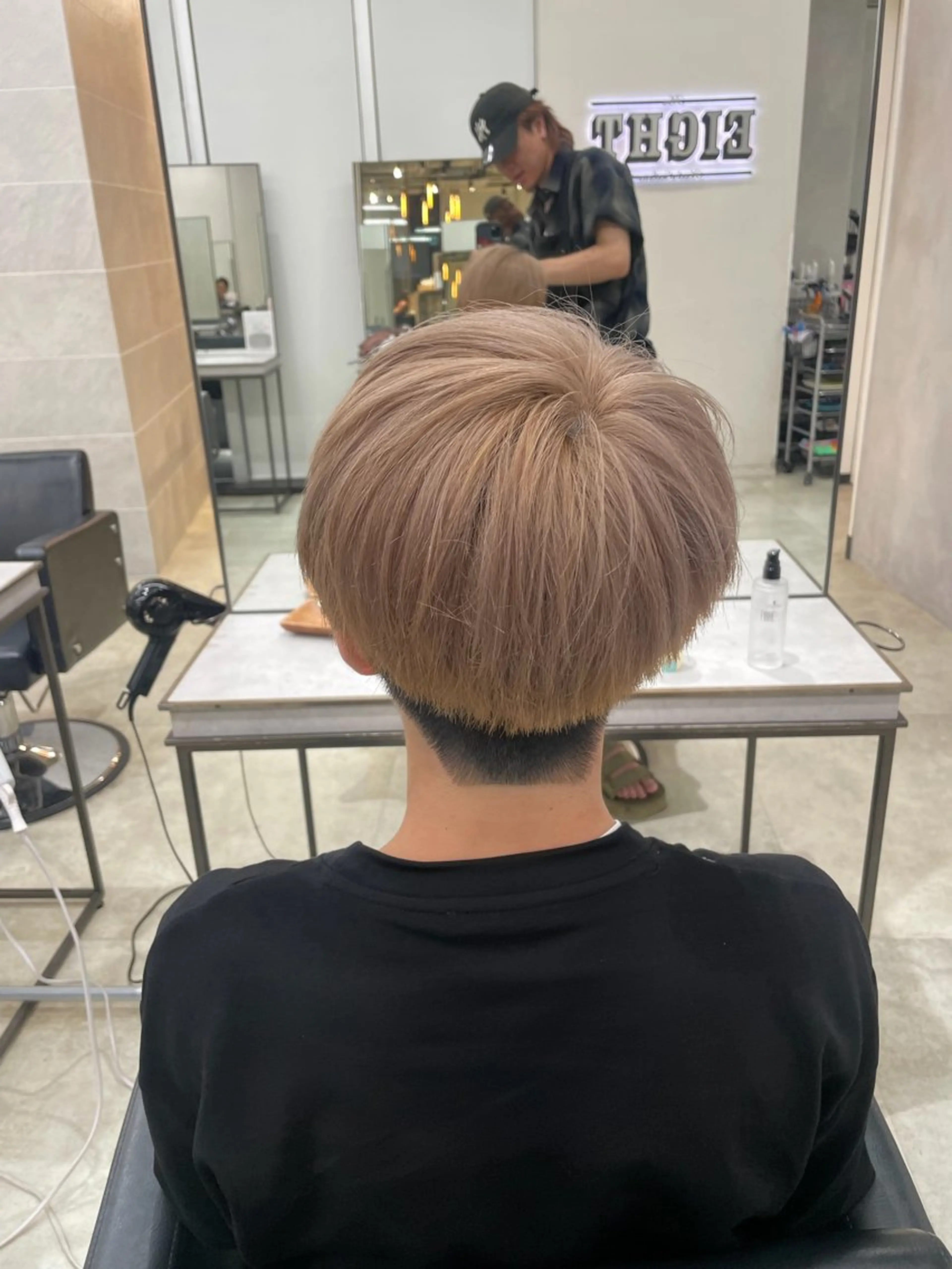 ショート カラー キッズ ベージュカラー ブリーチ ミルクティーベージュ カット ヘアカラー メンズ特化🔥 金子直斗のヘアスタイル