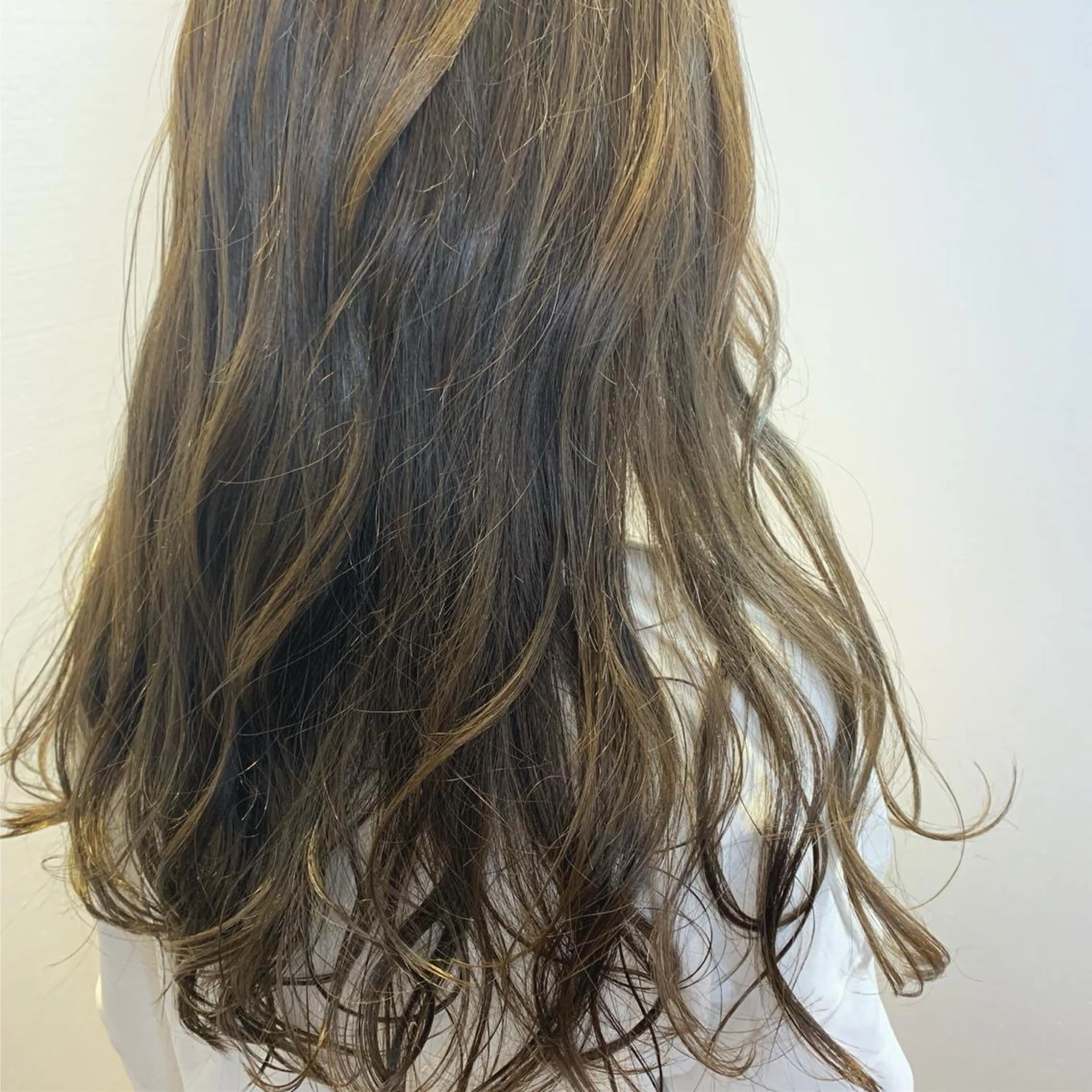 ロング カラー ハイライトカラー ハイライト カット ヘアカラー 【Uneユヌ】菊地 春那のヘアスタイル