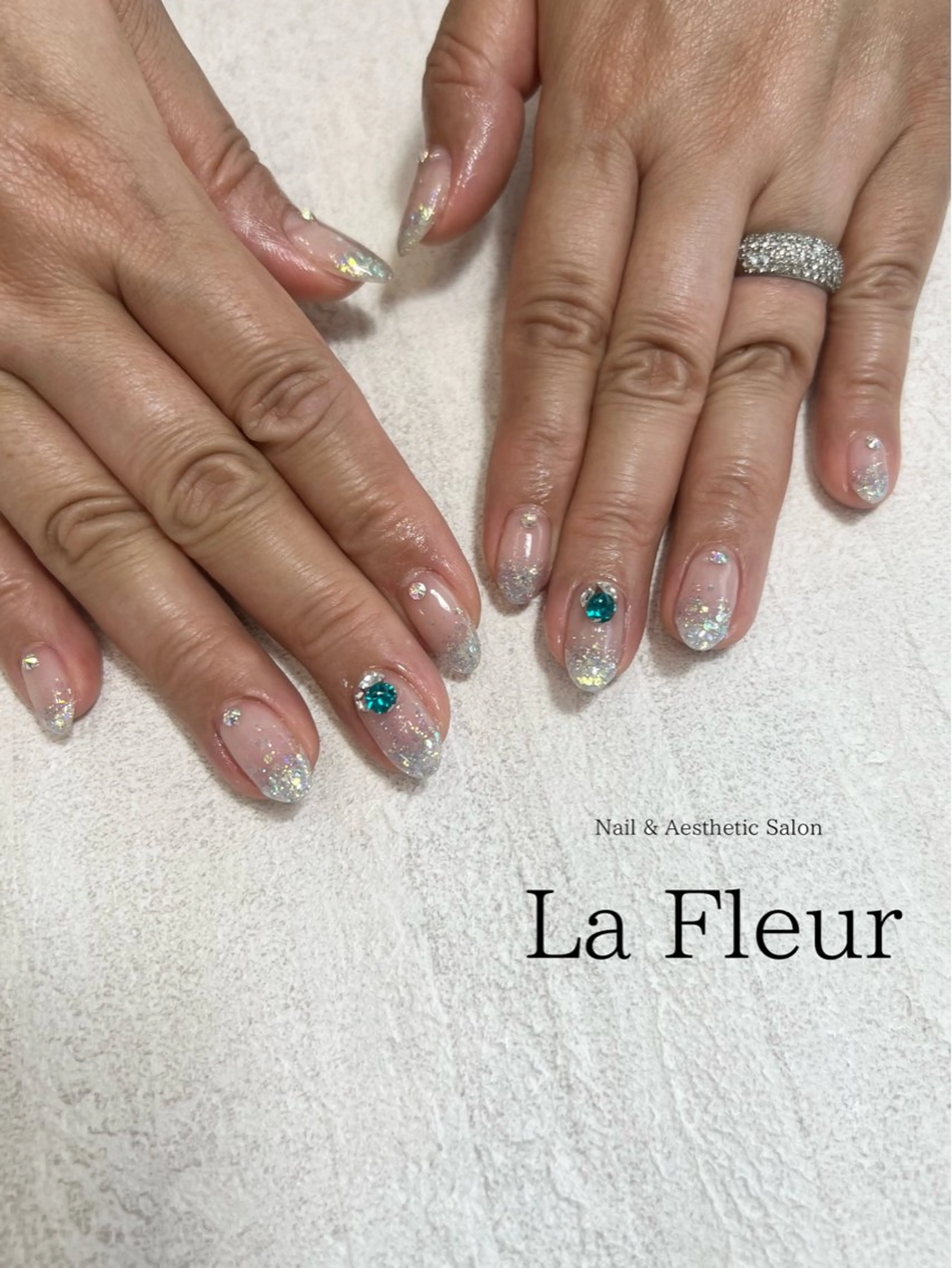 ネイル グラデーション ラメ(グリッター) ラメグラデーション ストーンネイル erika ．のネイルデザイン