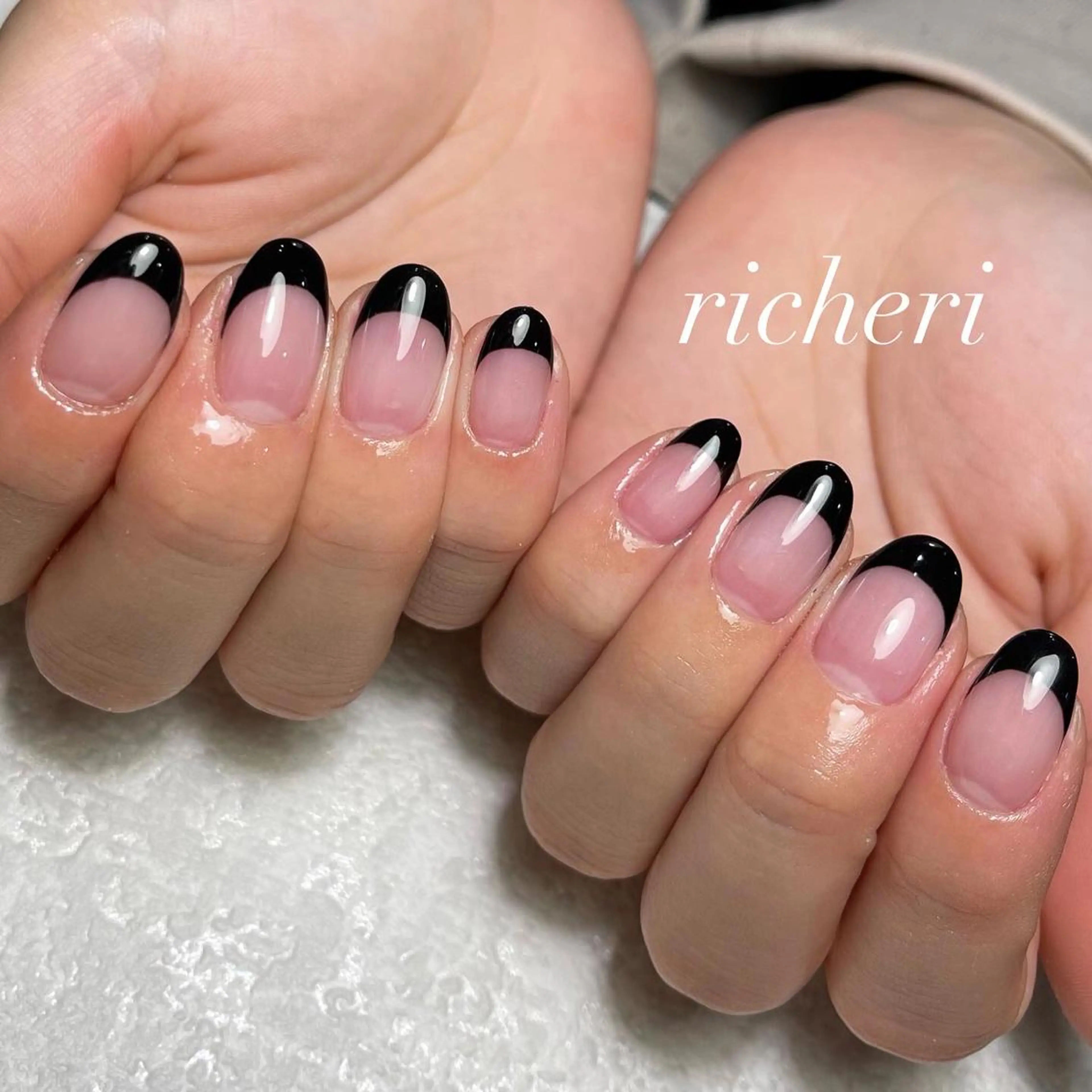 ミディアム ネイル 韓国風ヘア アートネイル フレンチネイル ジェルネイル ガラスフレンチ richeri beautyのエステ・リラクイメージ