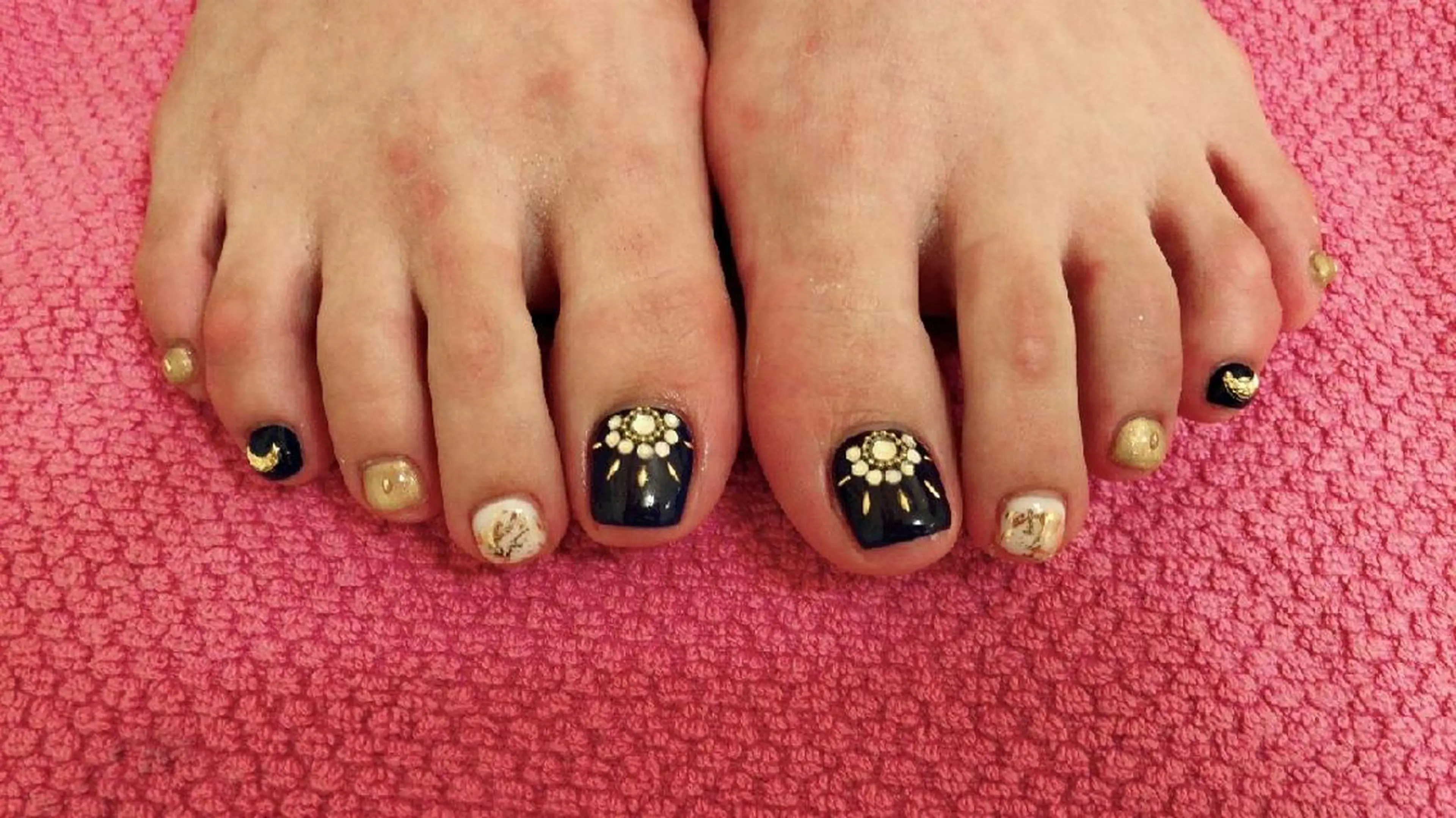 ネイル ネイルリボン 受付スタッフのネイルデザイン