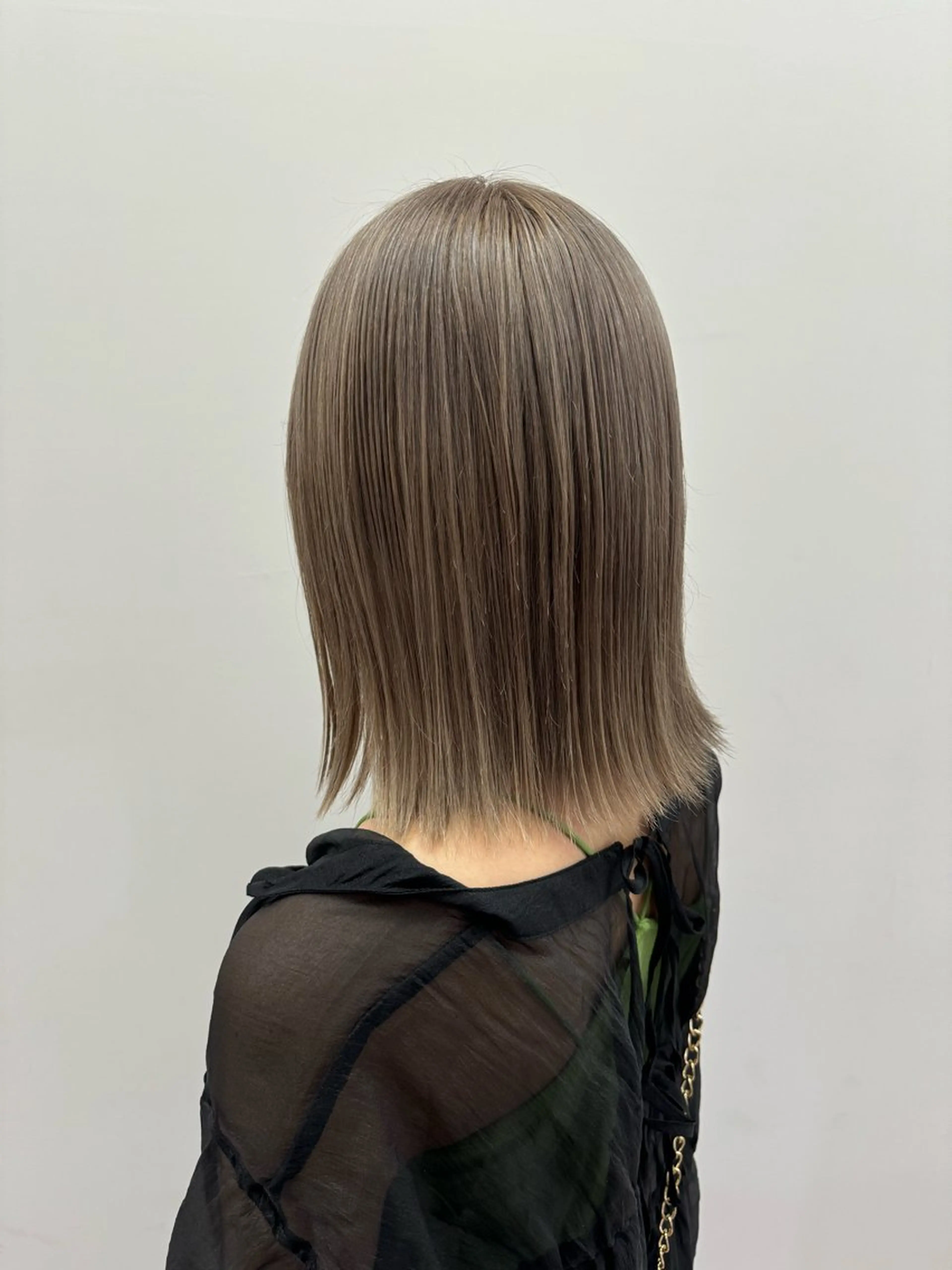 カラー ブリーチ・縮毛矯正 三島佳音のヘアスタイル