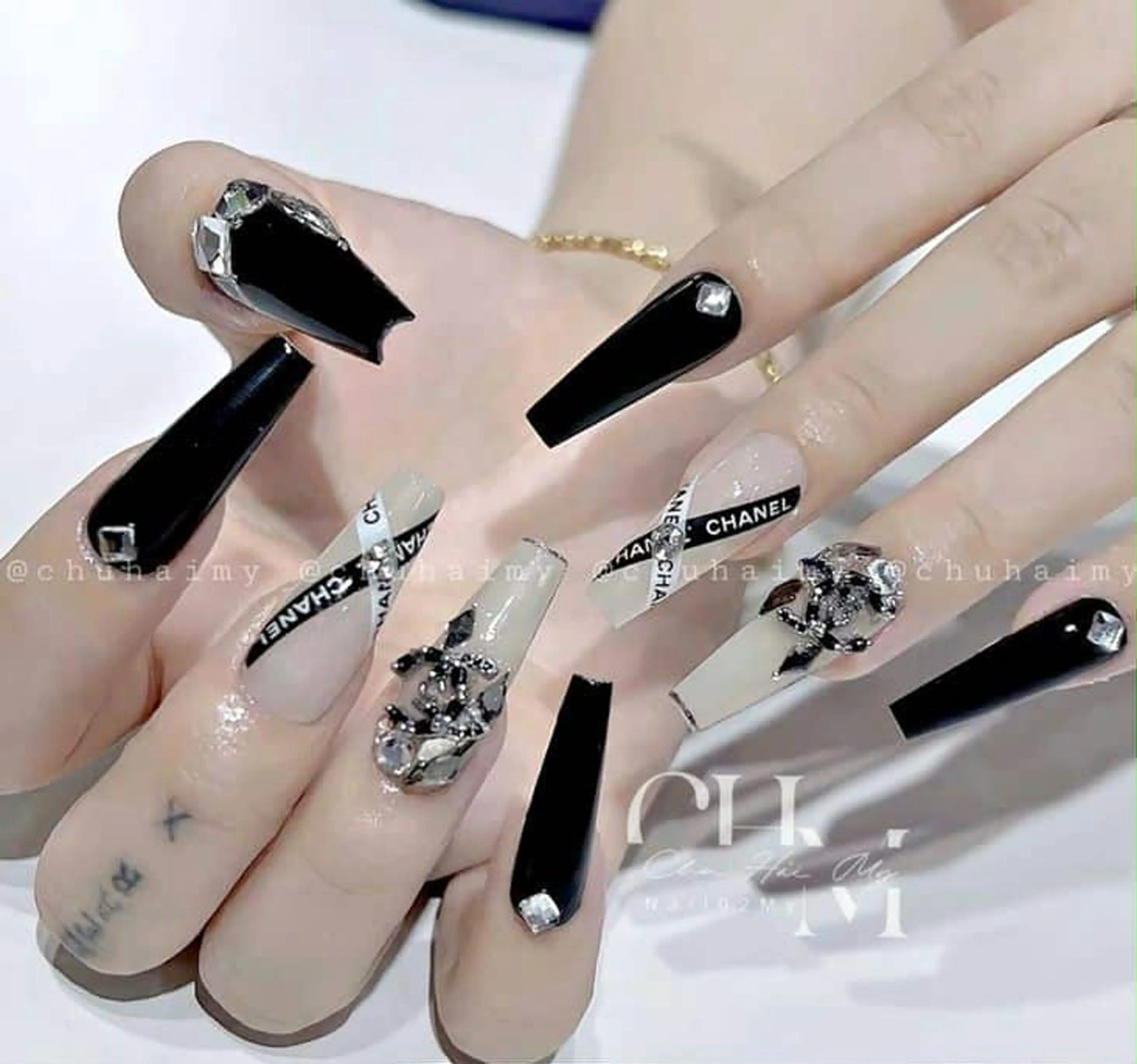 ネイル Queen Nail 柏店　クイーンネイルのネイルデザイン