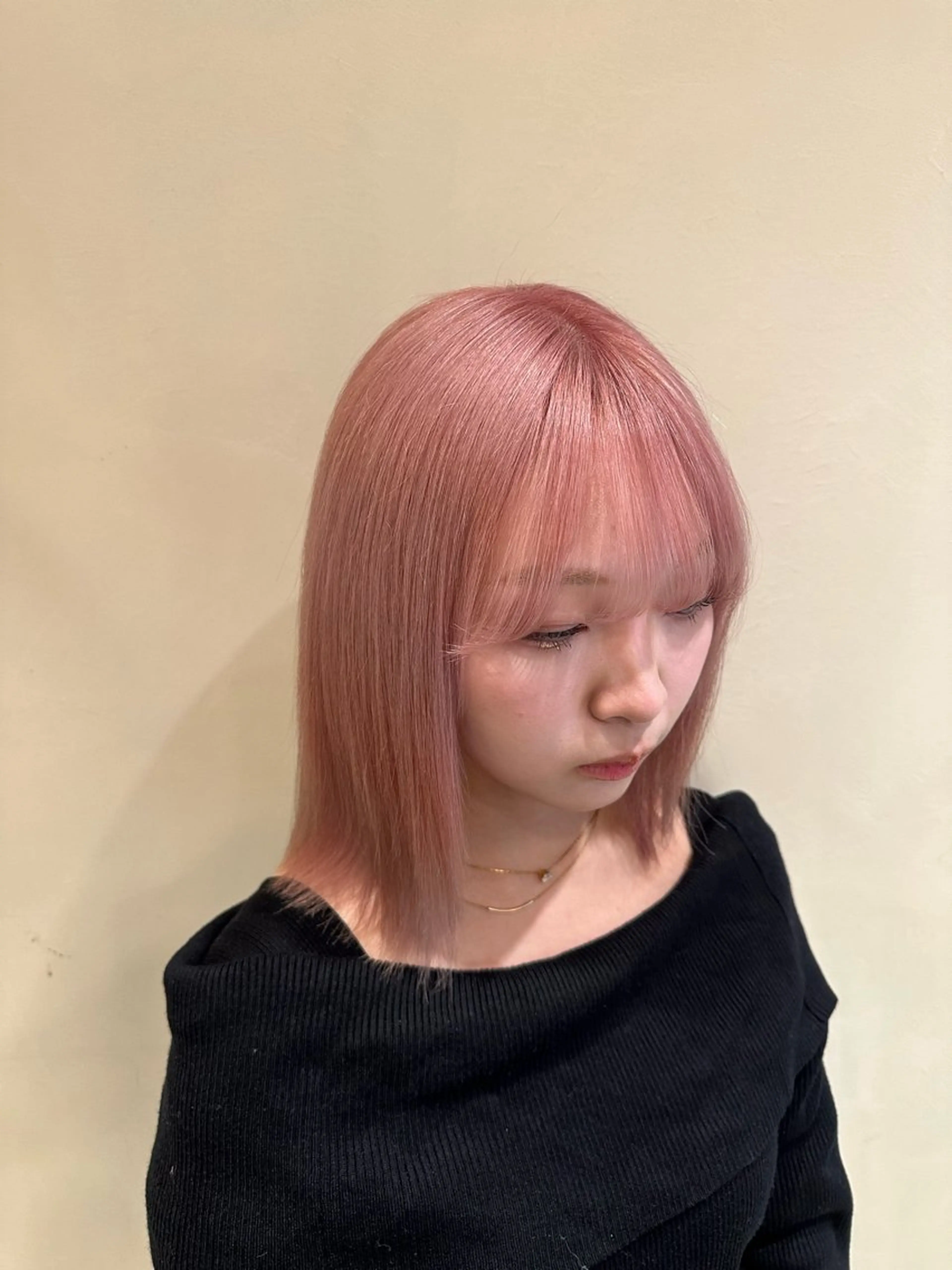 ショート カラー ベージュカラー ピンクカラー ピンクベージュ SALOWIN 梅田茶屋町店所属・梅田/ベージュカラー /ブリーチカラーのヘアスタイル