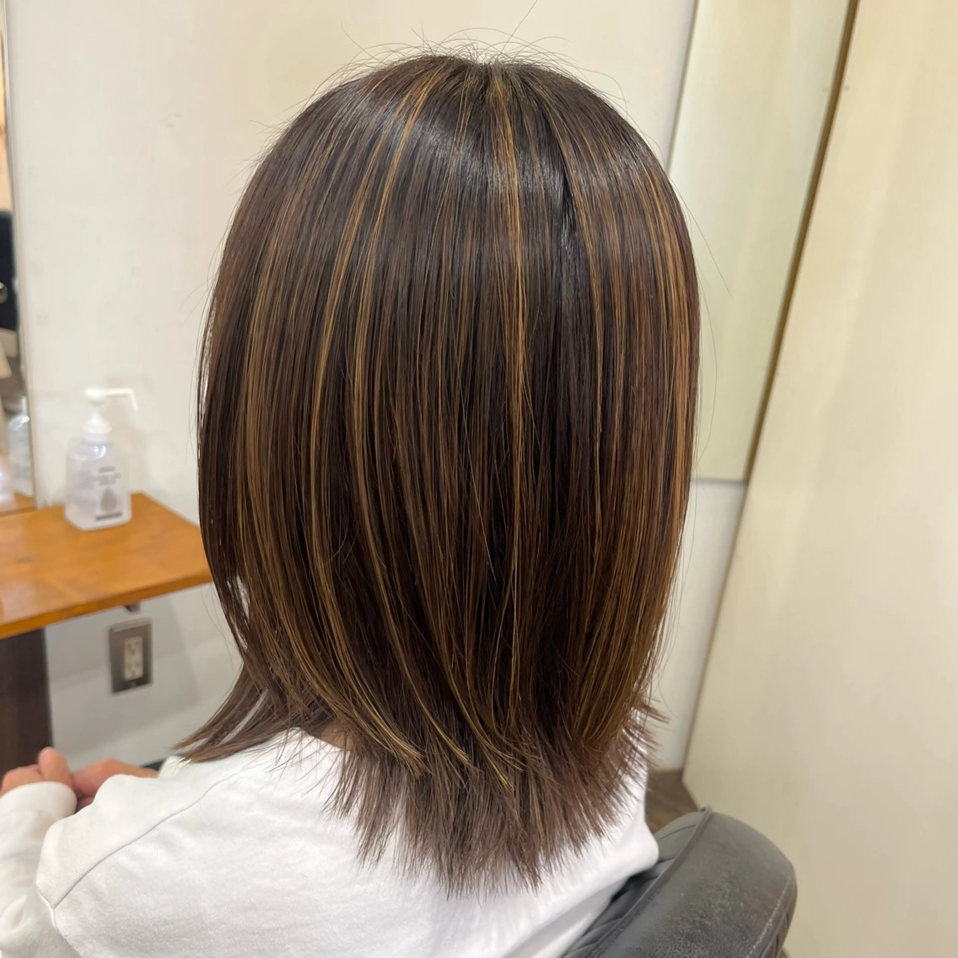 ミディアム レイヤーカット 外ハネヘア ハンズエミュ所属・handsemu🍀 komakiのヘアスタイル