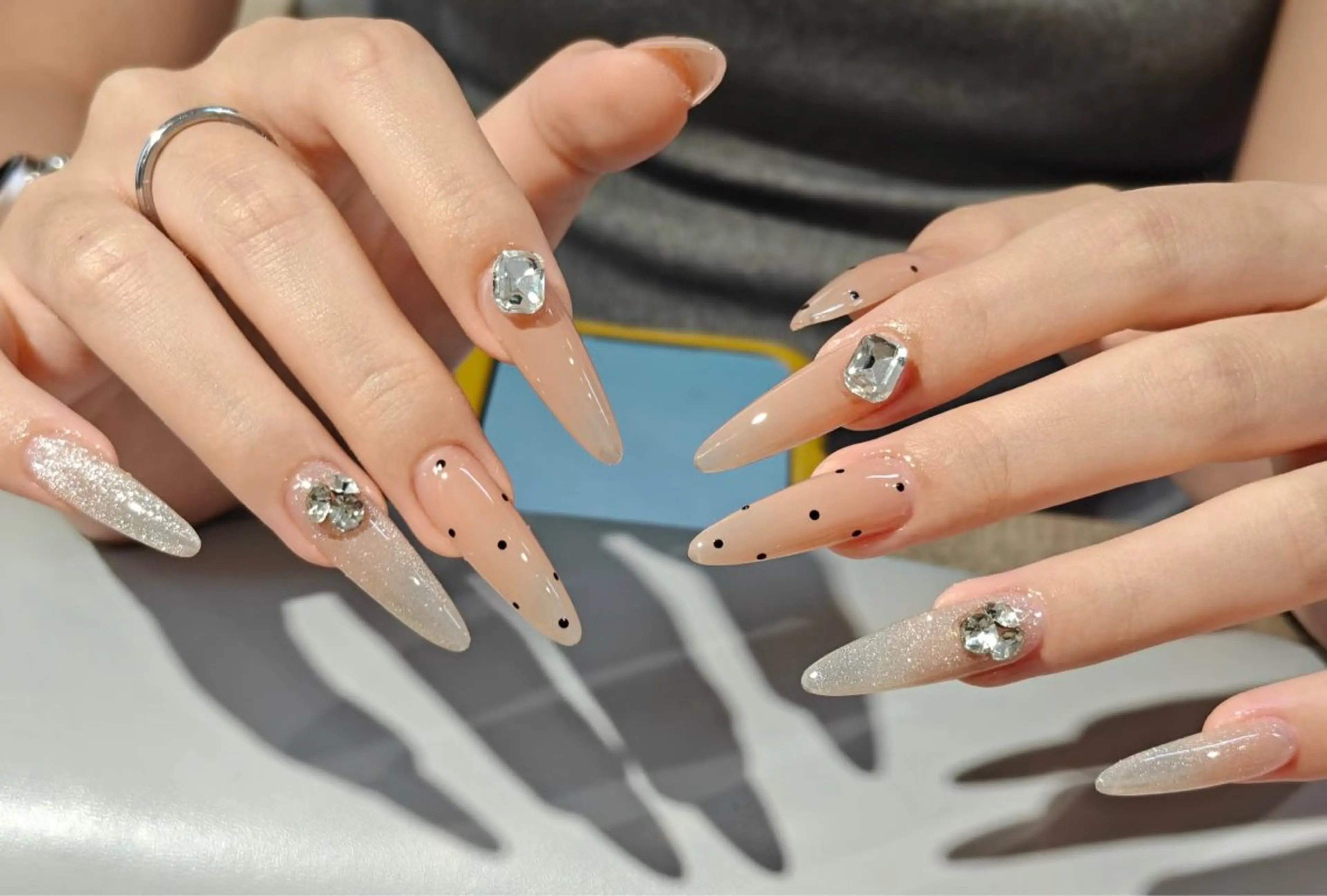 ネイル ハンドネイル MoonNail ユリ🌸のネイルデザイン