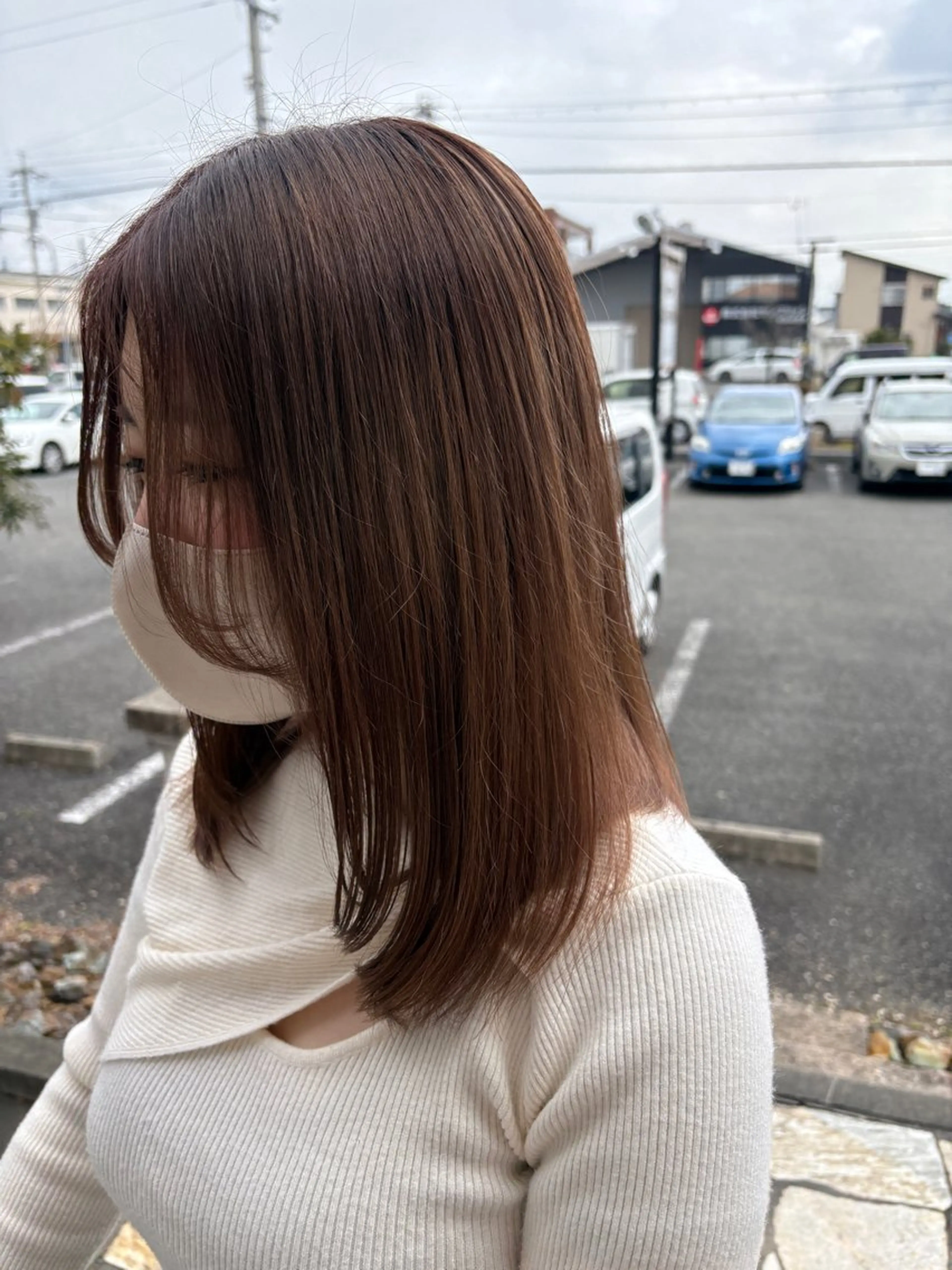 セミロング 顔まわりレイヤー レイヤーカット 河合 莉緒のヘアスタイル