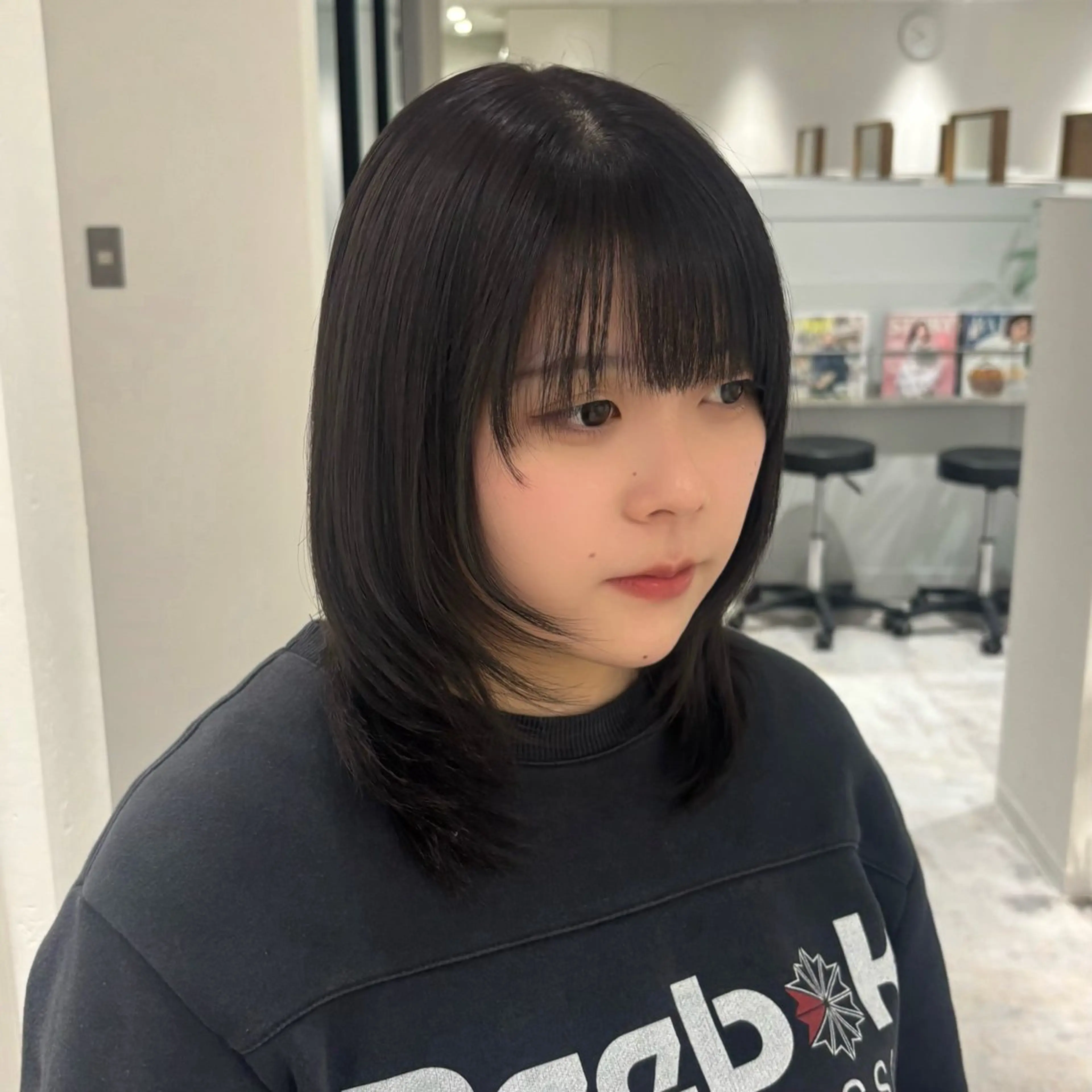 ミディアムヘアカットの写真