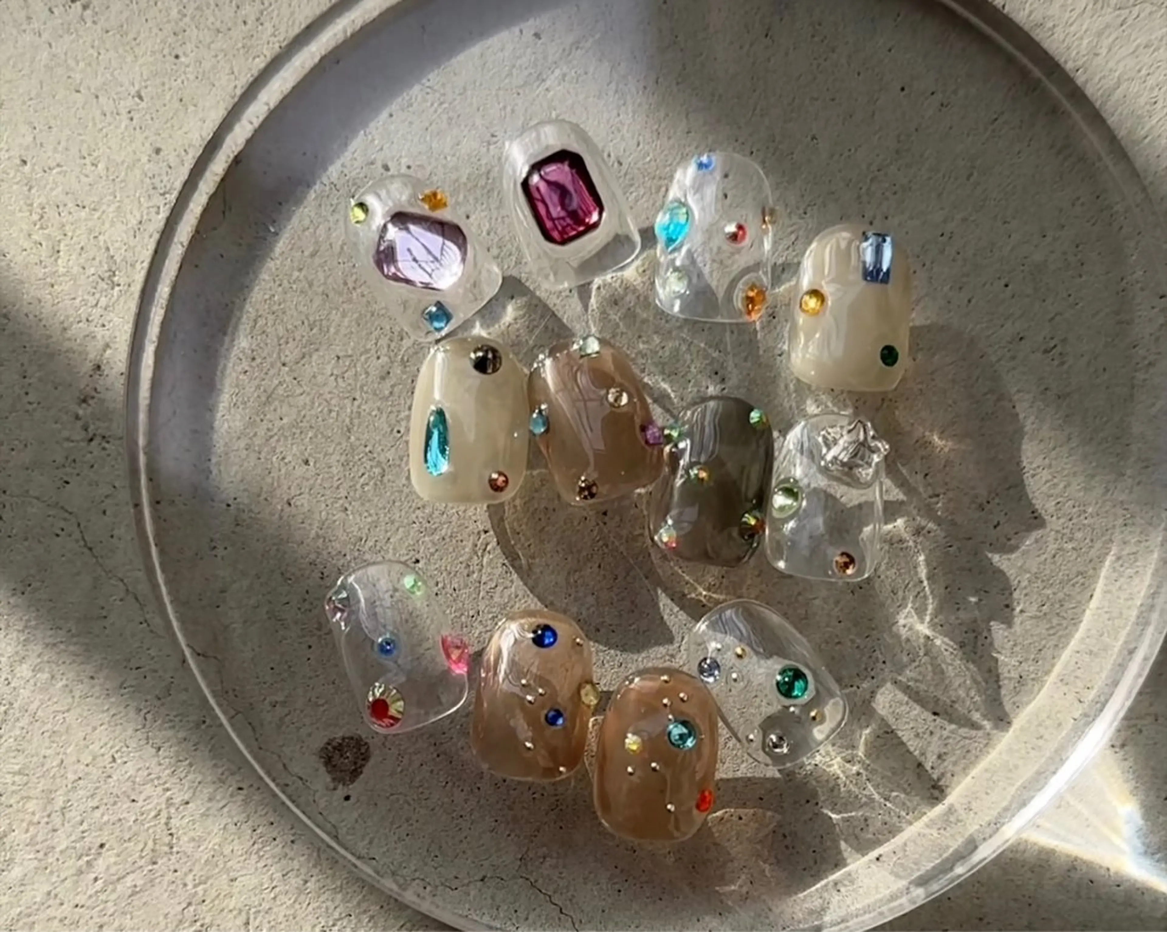 ネイル ニュアンスネイル ストーンネイル tete nailstudioのネイルデザイン