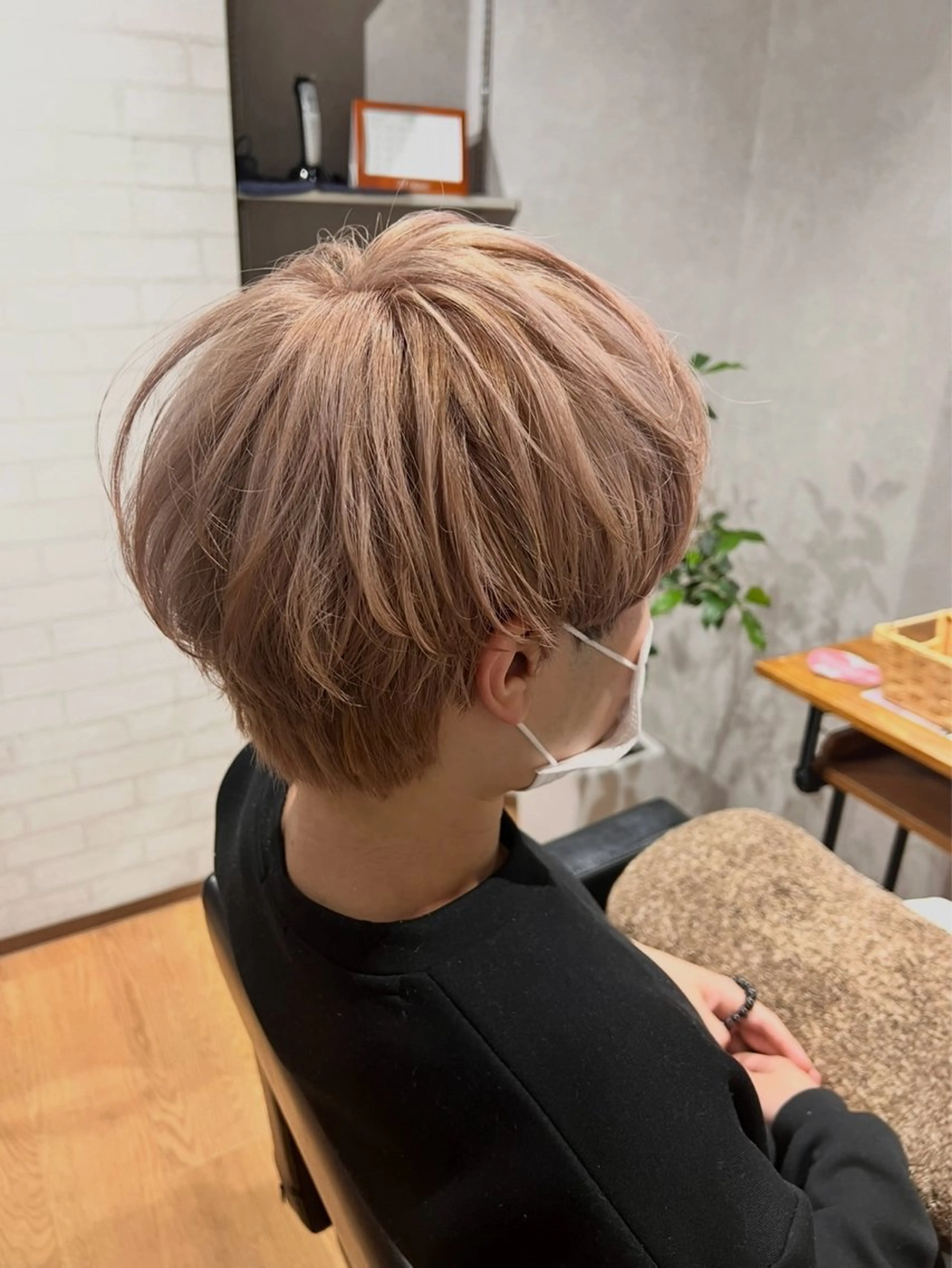 ショート カラー ベージュカラー ブリーチ ミルクティーベージュ ピンクカラー カット ヘアカラー メンズ特化☝️添田 好恵のヘアスタイル