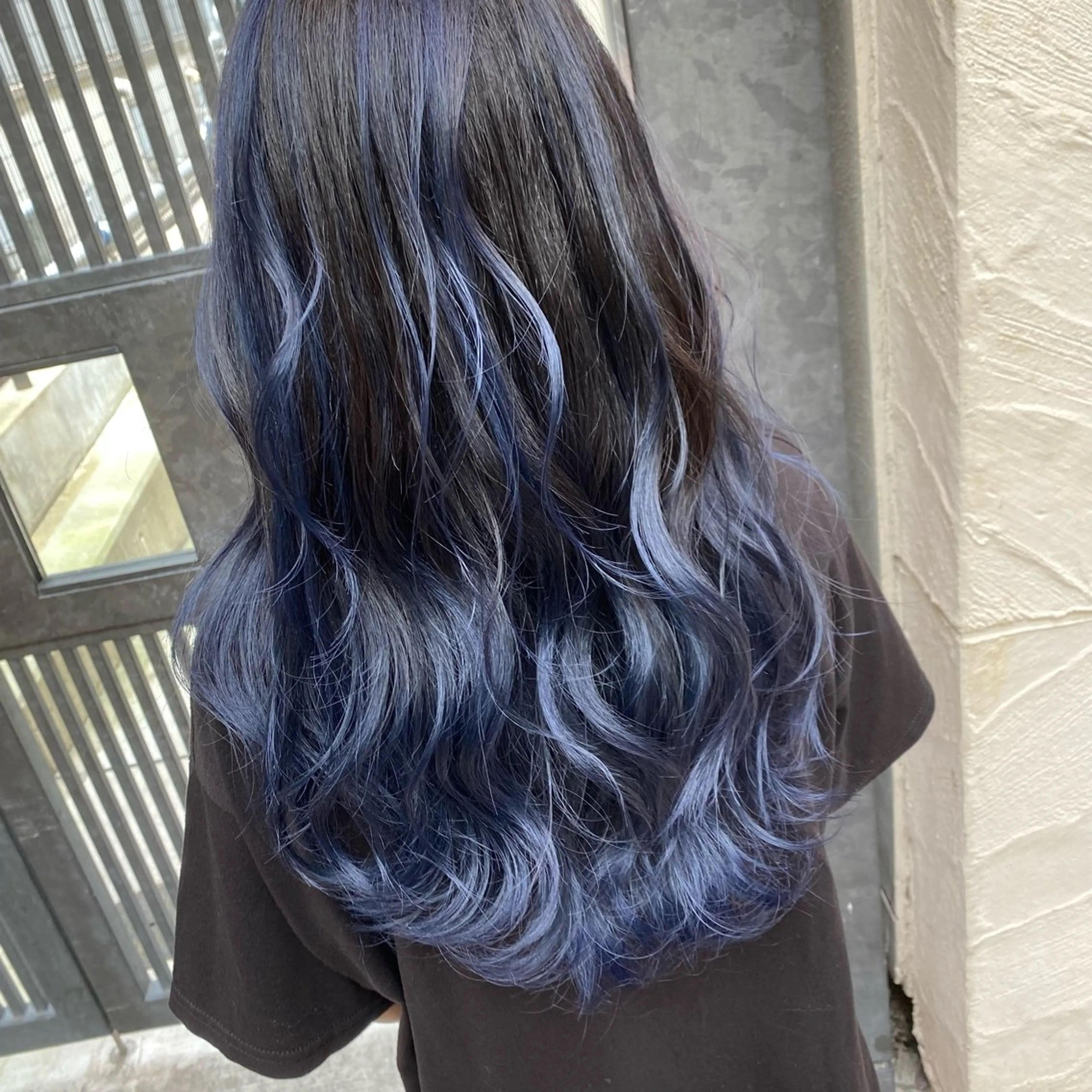 ロング カラー アッシュ アッシュブラウン バレイヤージュ ベージュカラー ブリーチ AMI Hair  supply所属・髪質改善カラー 韓国風レイヤーのヘアスタイル