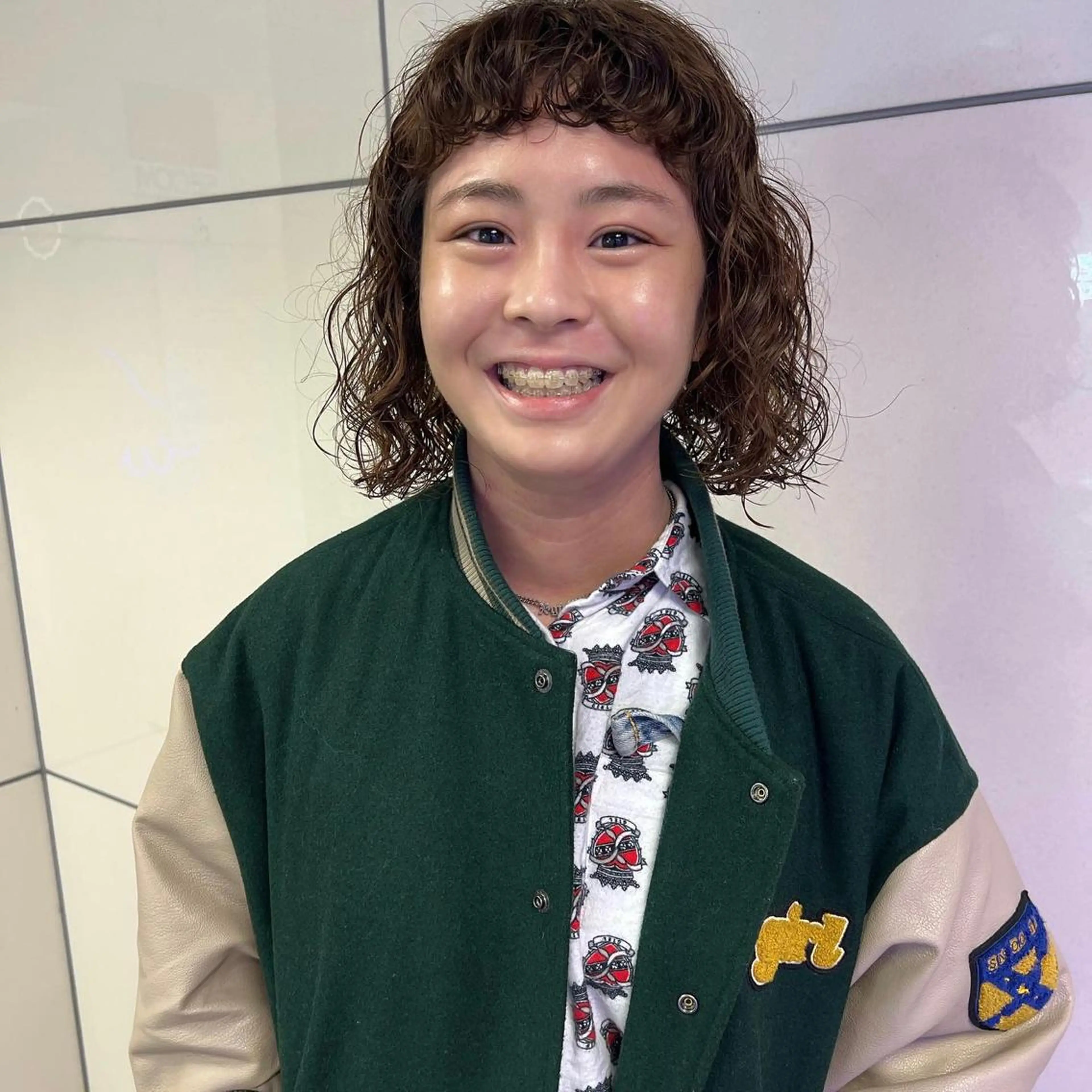 ミディアム パーマ ミディアムパーマ プードルパーマ 舟橋耀/ブリーチカラ ー/レイヤーカットのヘアスタイル