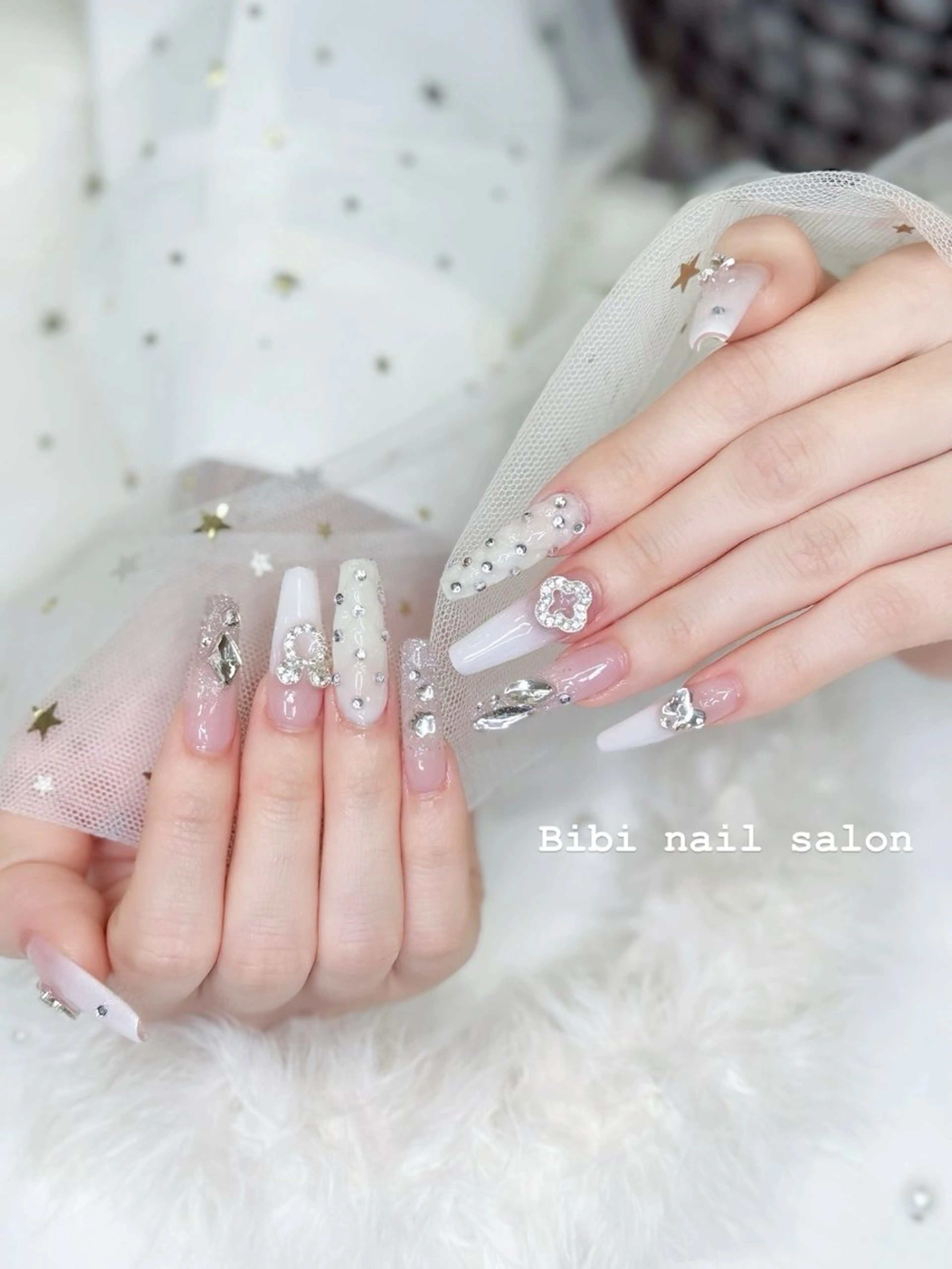 セミロング ハンドネイル Bibi beauty spa Osaka所属・Bibi nail Osakaのネイルデザイン