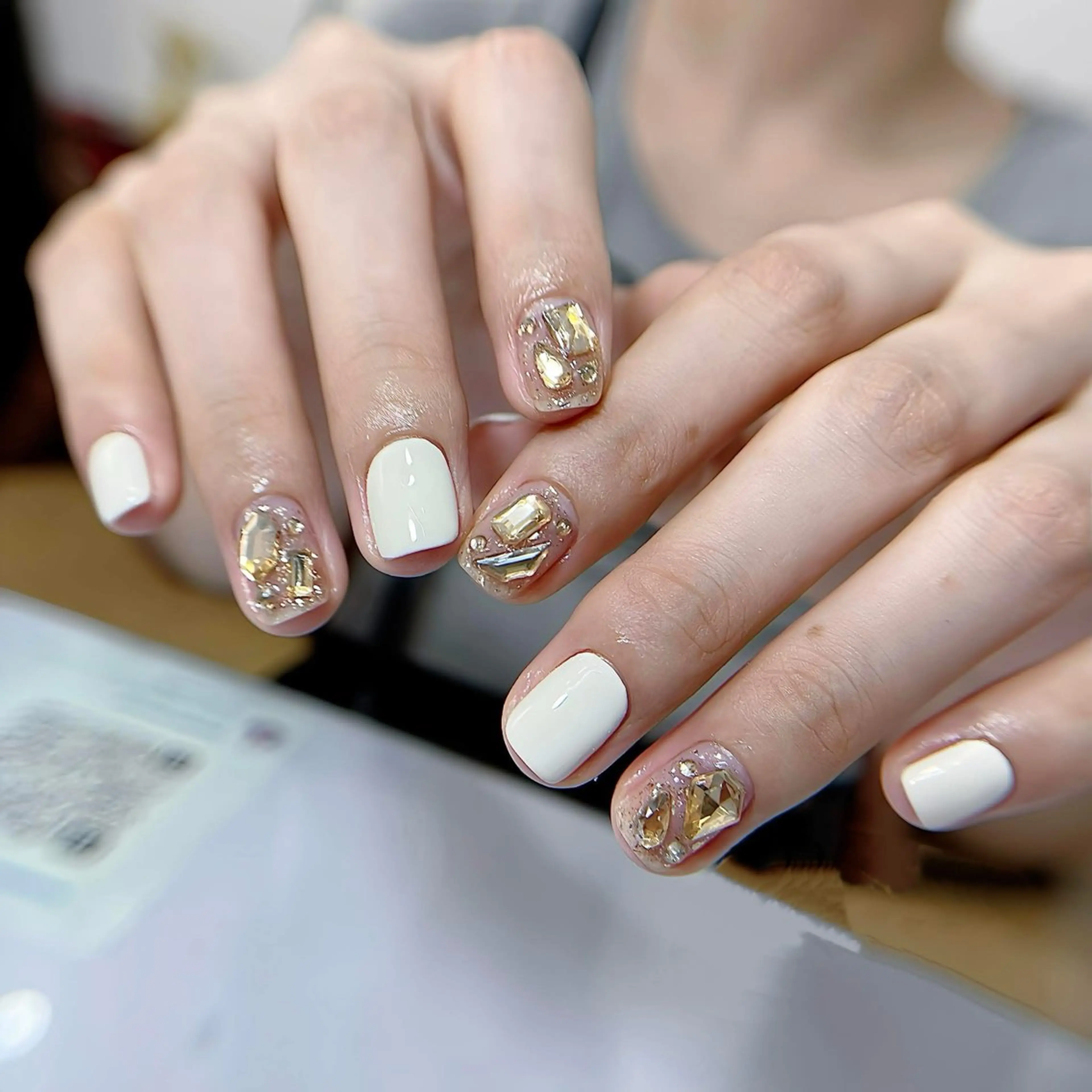ネイル フラッシュネイル 氷ネイル・うるうるネイル 韓国ネイル ストーンネイル ワンホンネイル Mytnail所属・ann_ nailのネイルデザイン