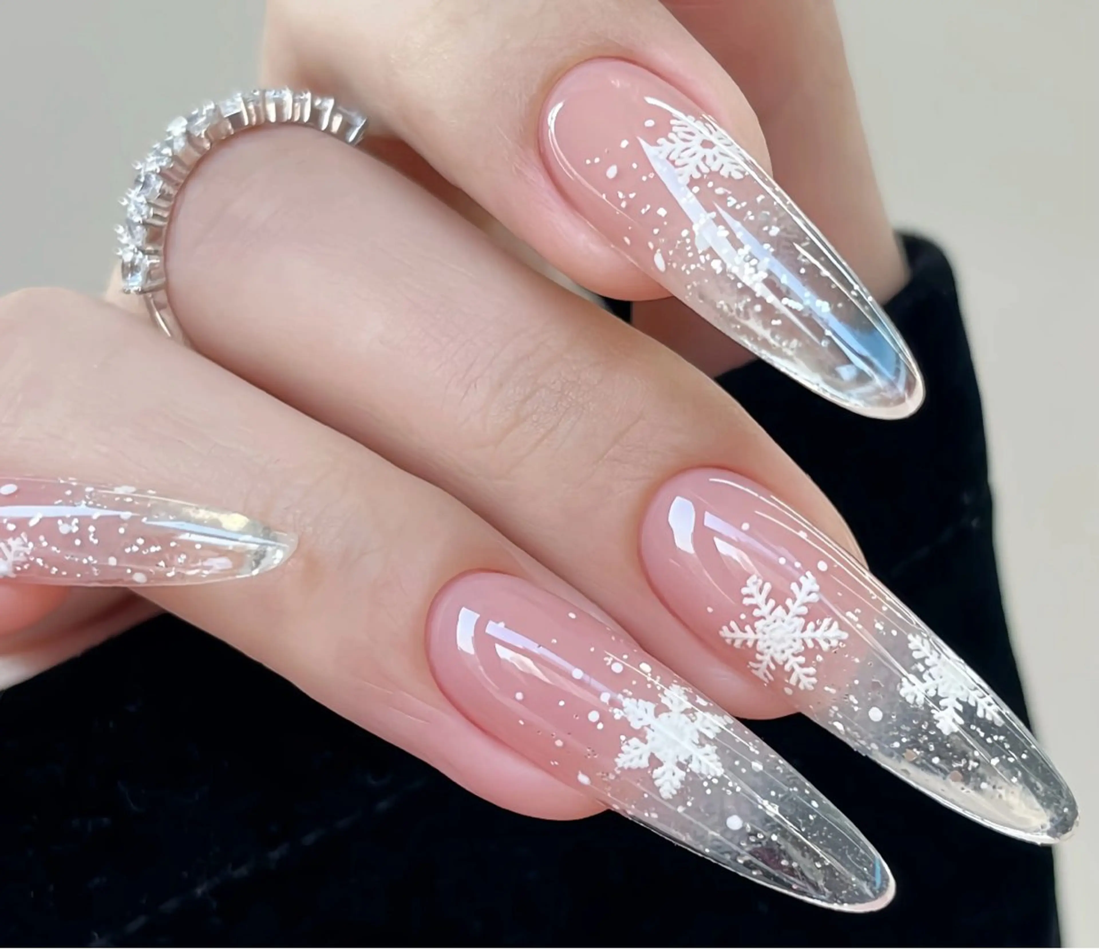 ネイル クリアネイル 冬ネイル クリスマス ハンドネイル Ubuntu🎀 ネイルサロン✨のネイルデザイン