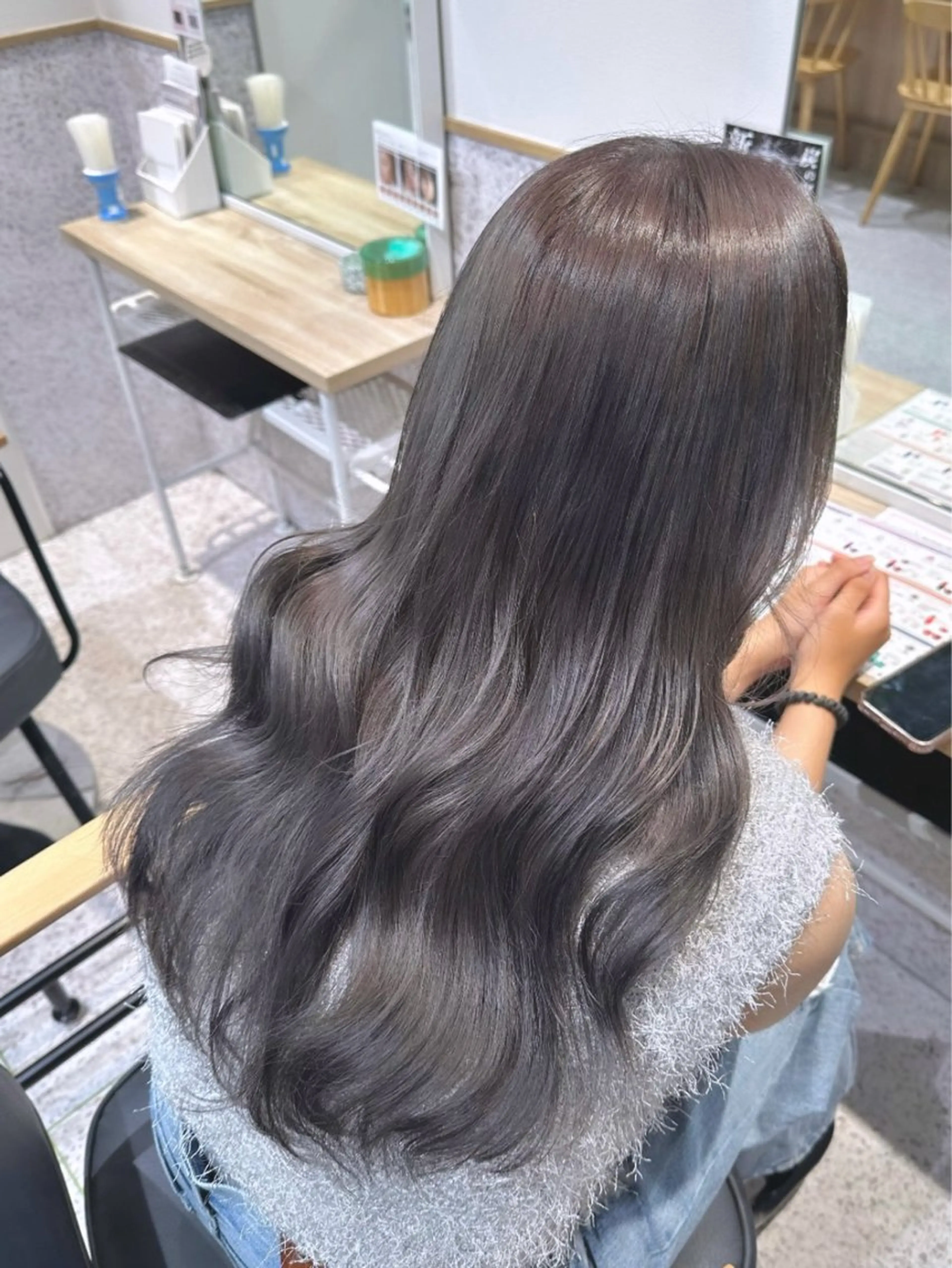 ロング 顔周りカット ハイライト 髪質改善 韓国風ヘア 縮毛矯正 ヘアカラー ハイトーン/艶カラー 🫧 ユイナのヘアスタイル