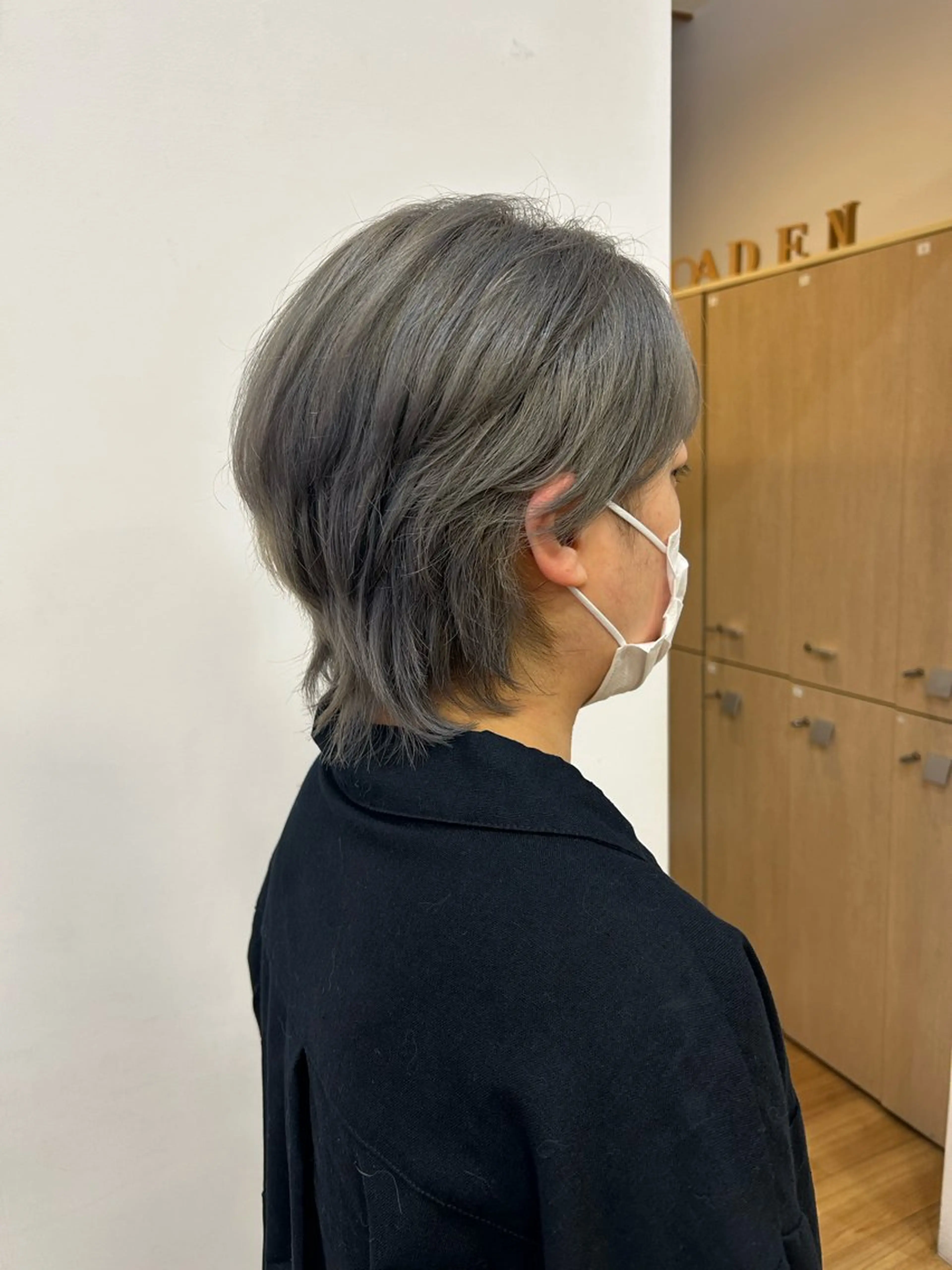 ショート カラー ブリーチ シルバー broaden by anon所属・瀧上 寧音のヘアスタイル