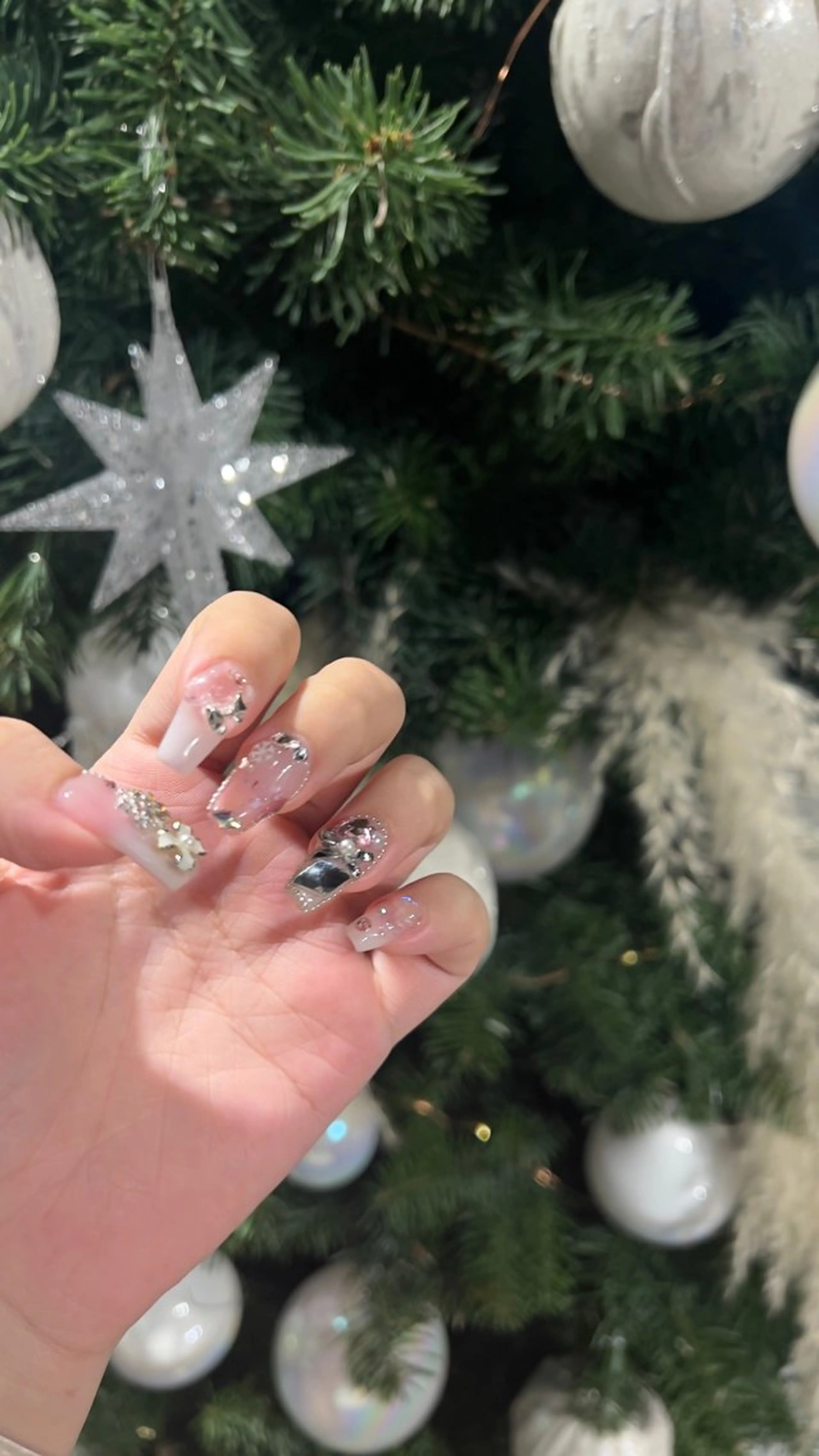 ネイル ハンドネイル emiri🍒 @illu6_6nのマツエク・マツパデザイン