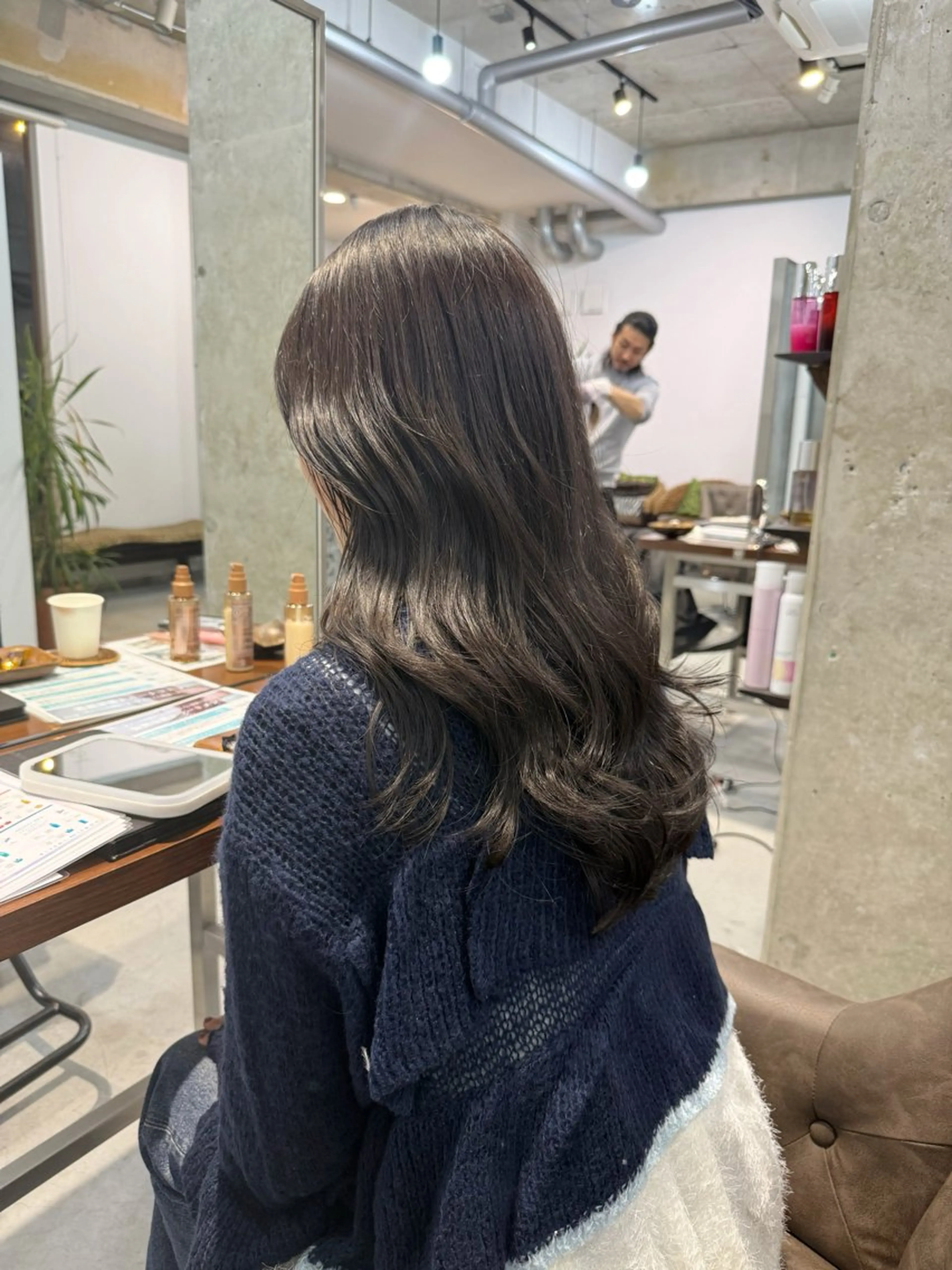 ロング カラー グレージュ レイヤーカット カット ヘアカラー トリートメント カイリ /レイヤーカットのヘアスタイル