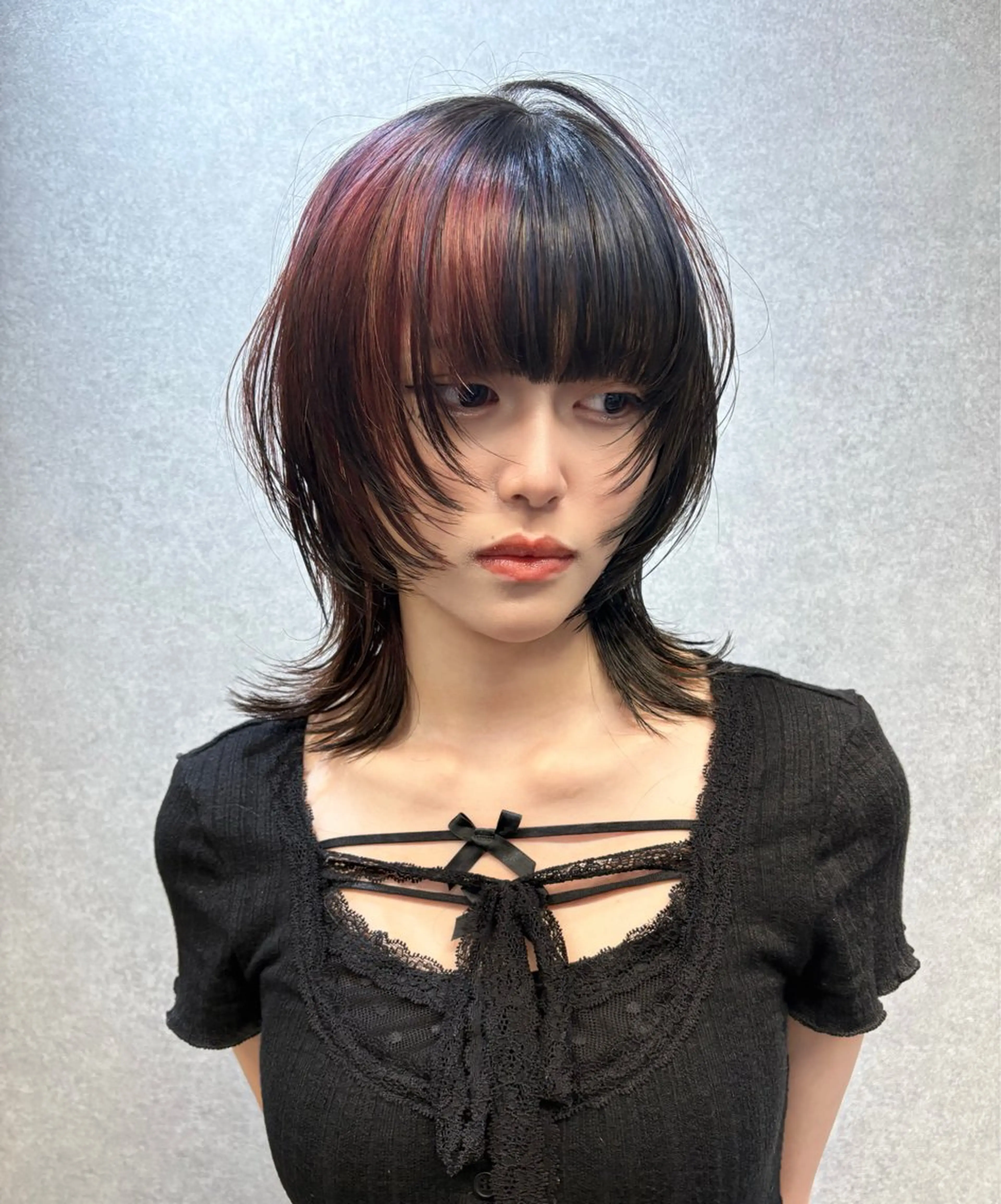 ミディアム カラー ツートーンカラー レイヤーカット カット ヘアカラー トリートメント rilas博多所属・博多JYUI/ウルフ ハイトーン/デザインのヘアスタイル