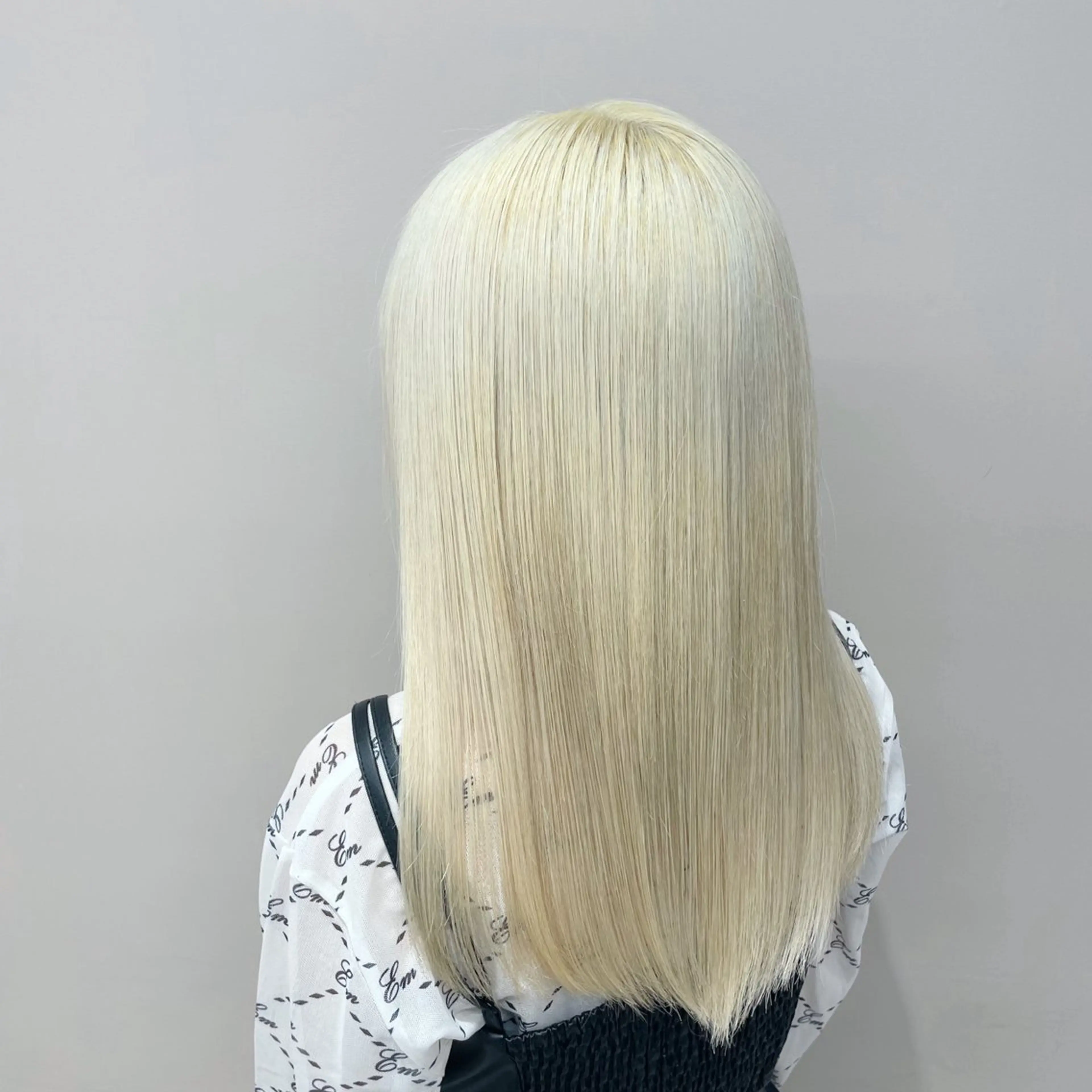 セミロング カラー ブリーチ 抜きっぱなしブロンド ブロンド 古沢 みづきのヘアスタイル