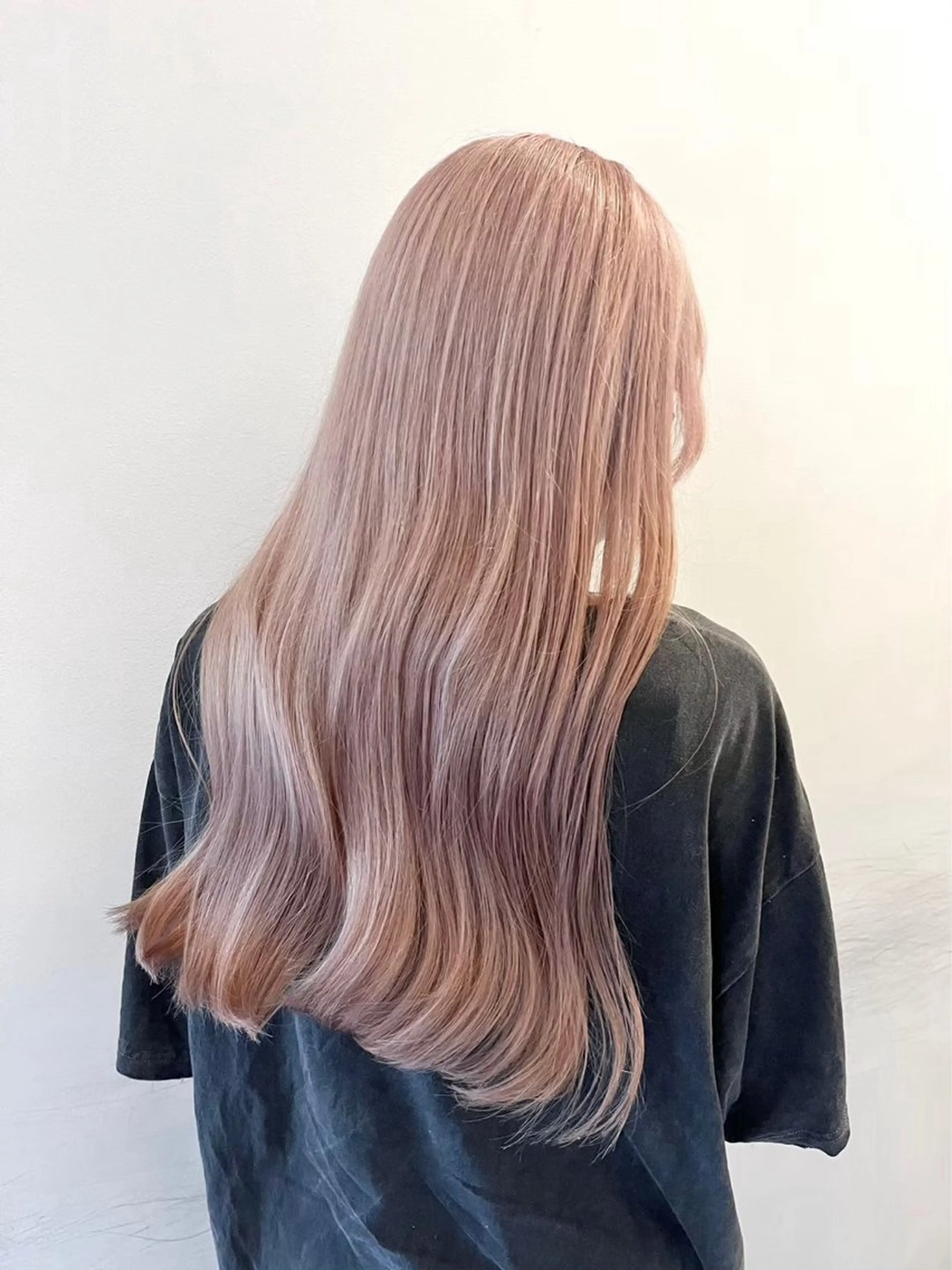 ロング Kurt by deco所属・hana /ハイトーンカラーのヘアスタイル