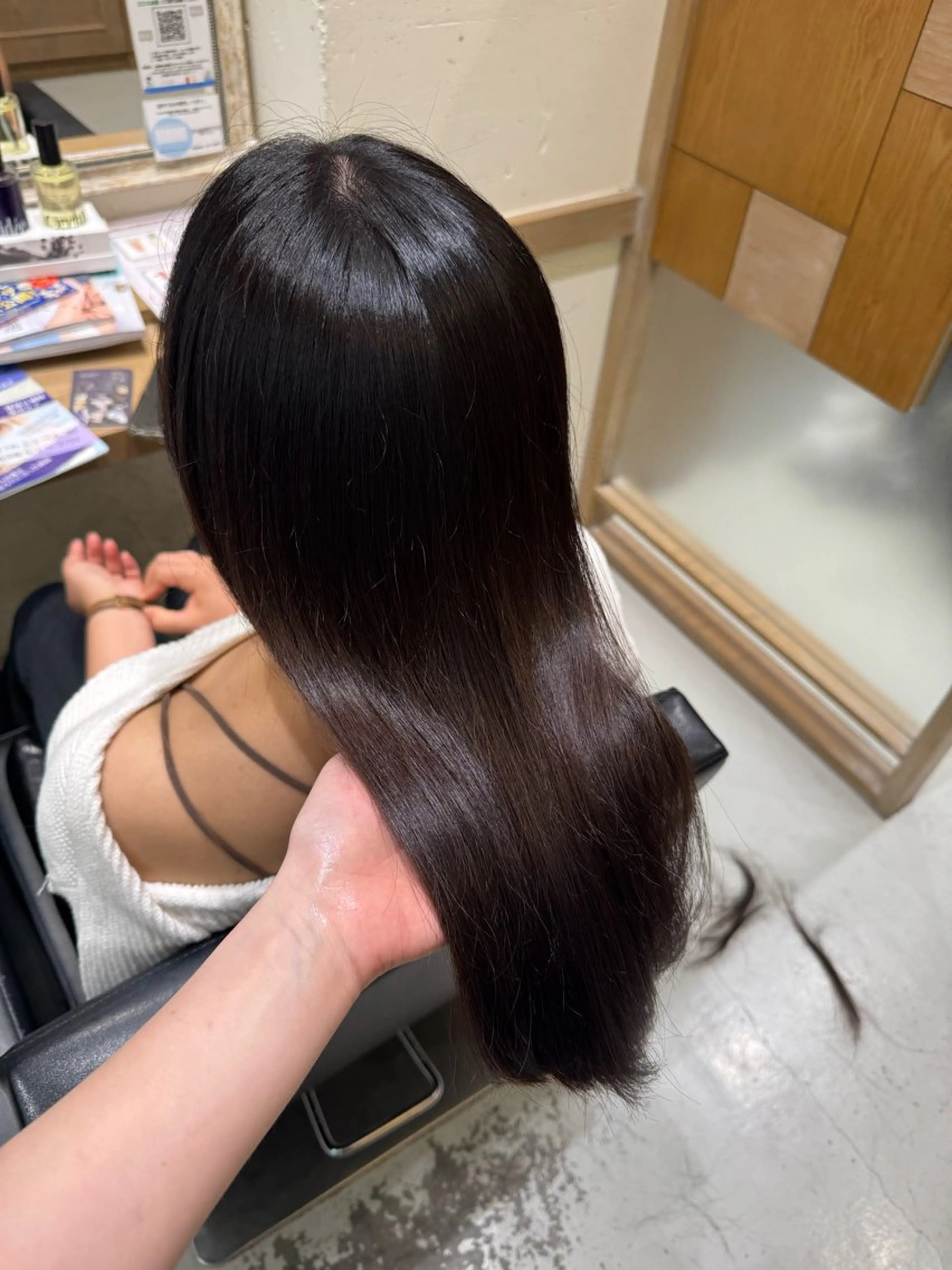 ロング カラー カット ヘアカラー トリートメント 透明感カラー/顔周り カット/レイヤーにかのヘアスタイル