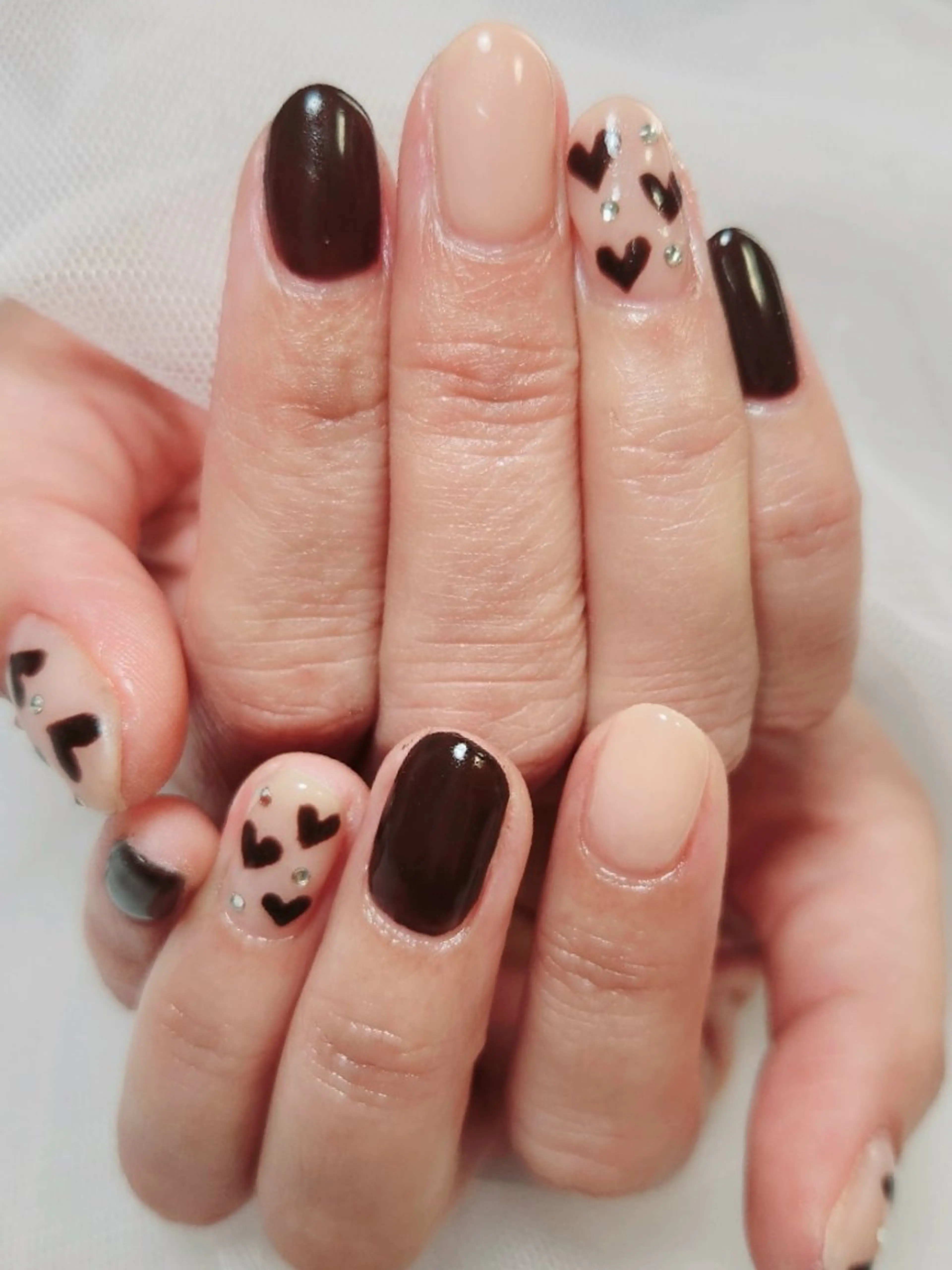 ネイル アートネイル ブラウン ハート キラキラネイル 持ち込み ハンドネイル Nailroom3  古屋明美のネイルデザイン