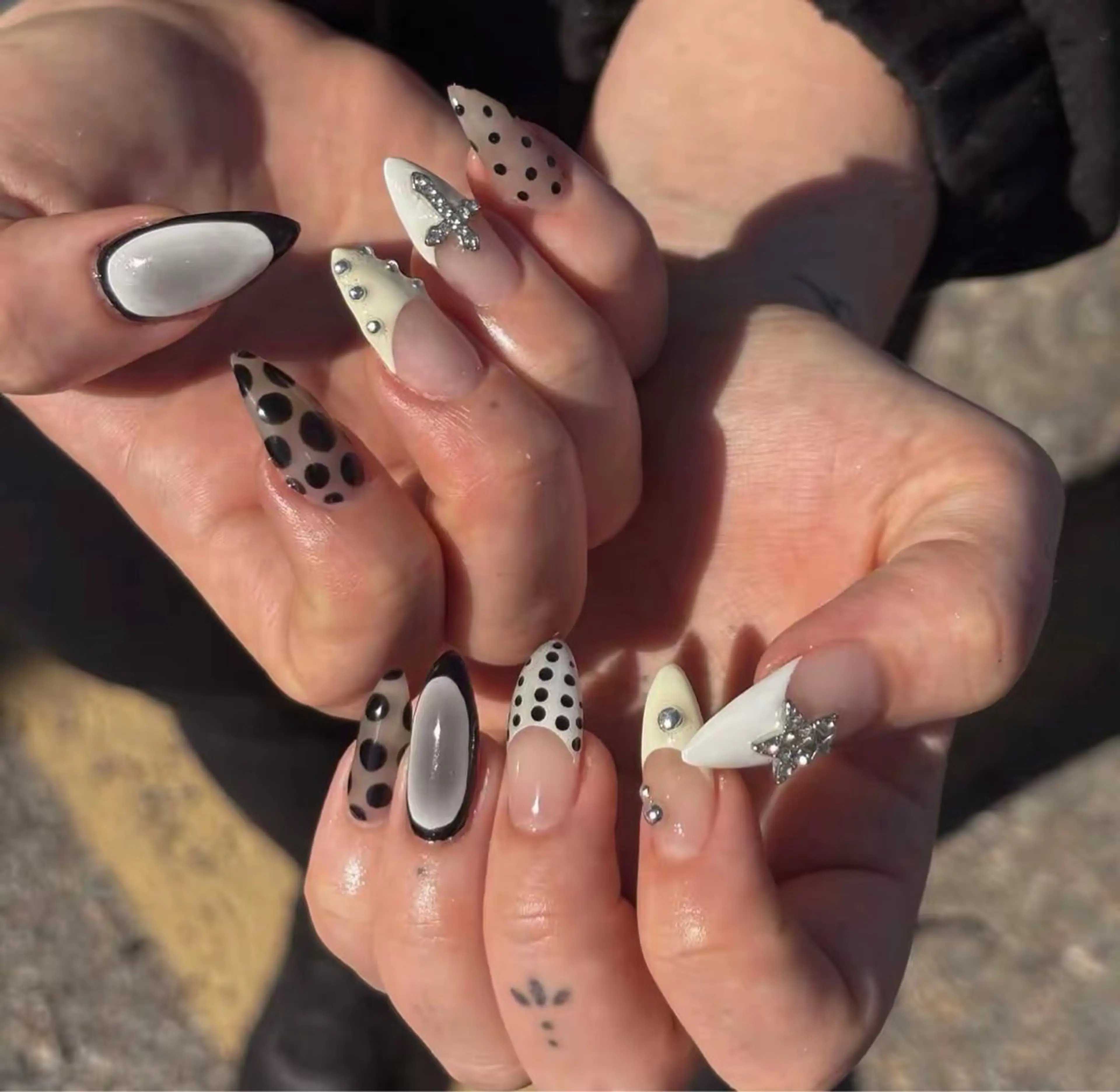 ネイル フレンチネイル ジェルネイル マグネットネイル 持ち込み ニュアンスネイル ハンドネイル NiJi Nailsのネイルデザイン