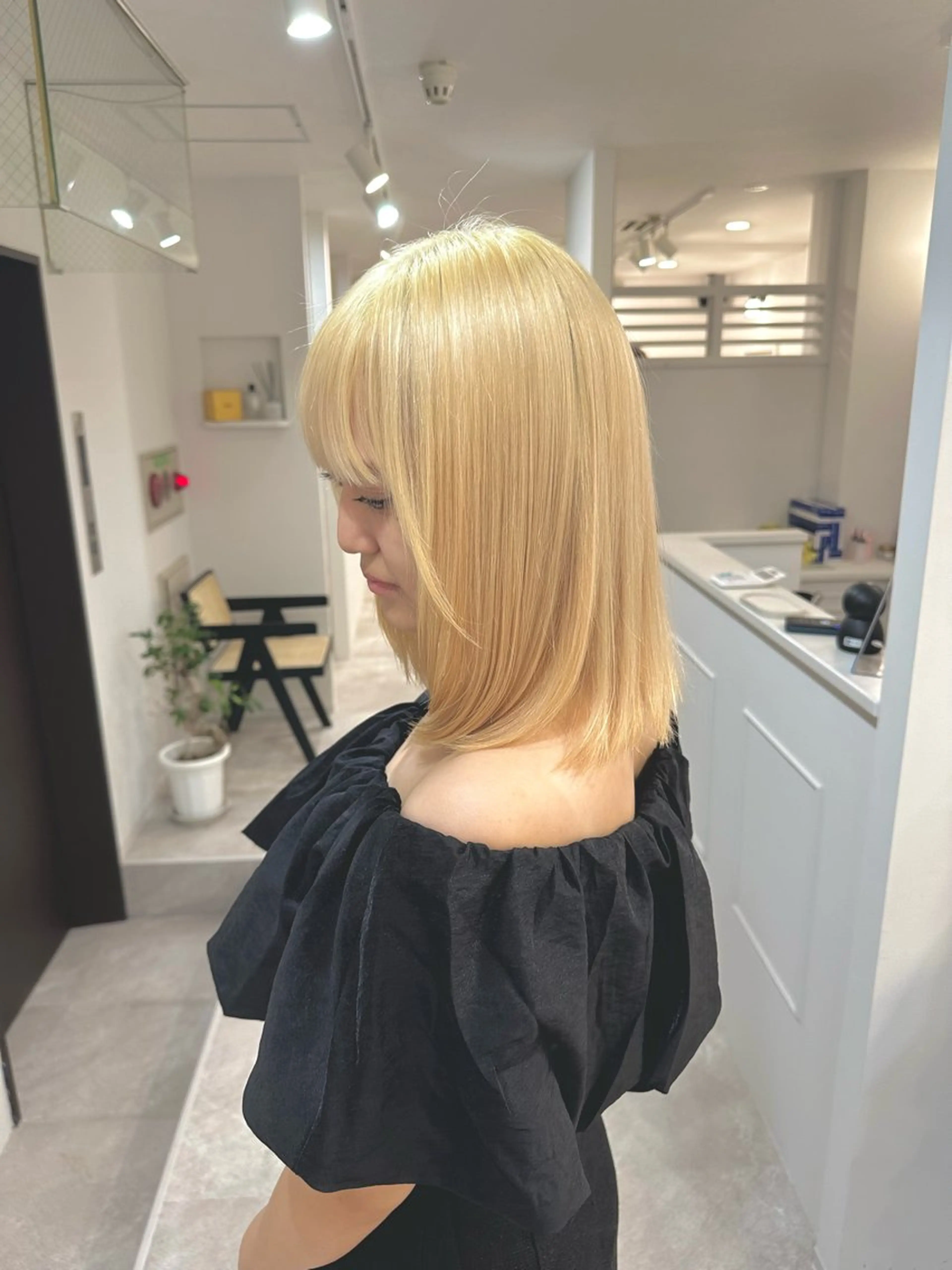 ミディアム カラー ヘアアレンジ ブリーチ SALOWIN京都河原町Suite店所属・外国人風レイヤー/ ハイトーンSHUのヘアスタイル