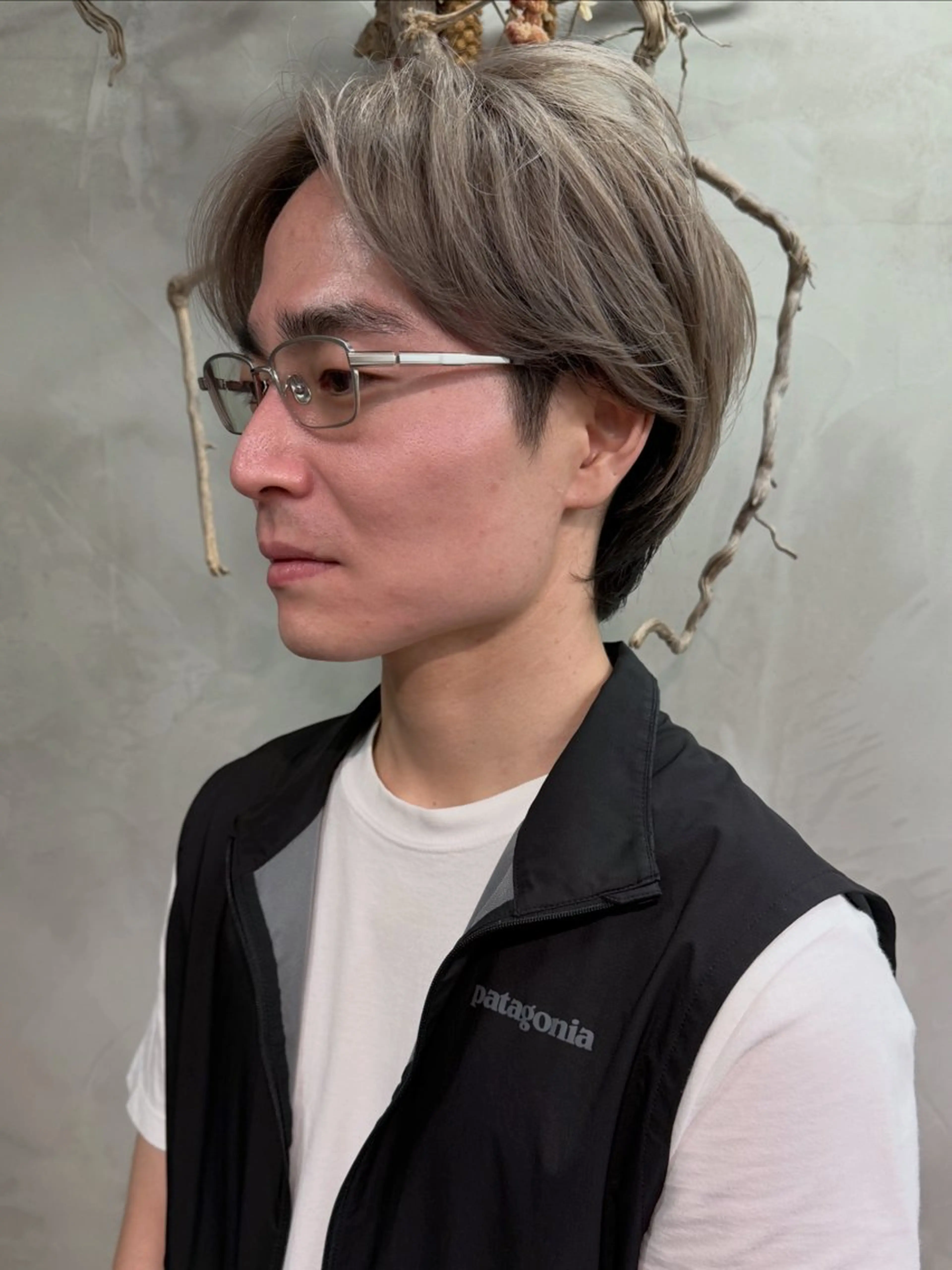 ショート カラー メンズ グレージュ ヘーゼル カット ヘアカラー RorriM natsuのヘアスタイル