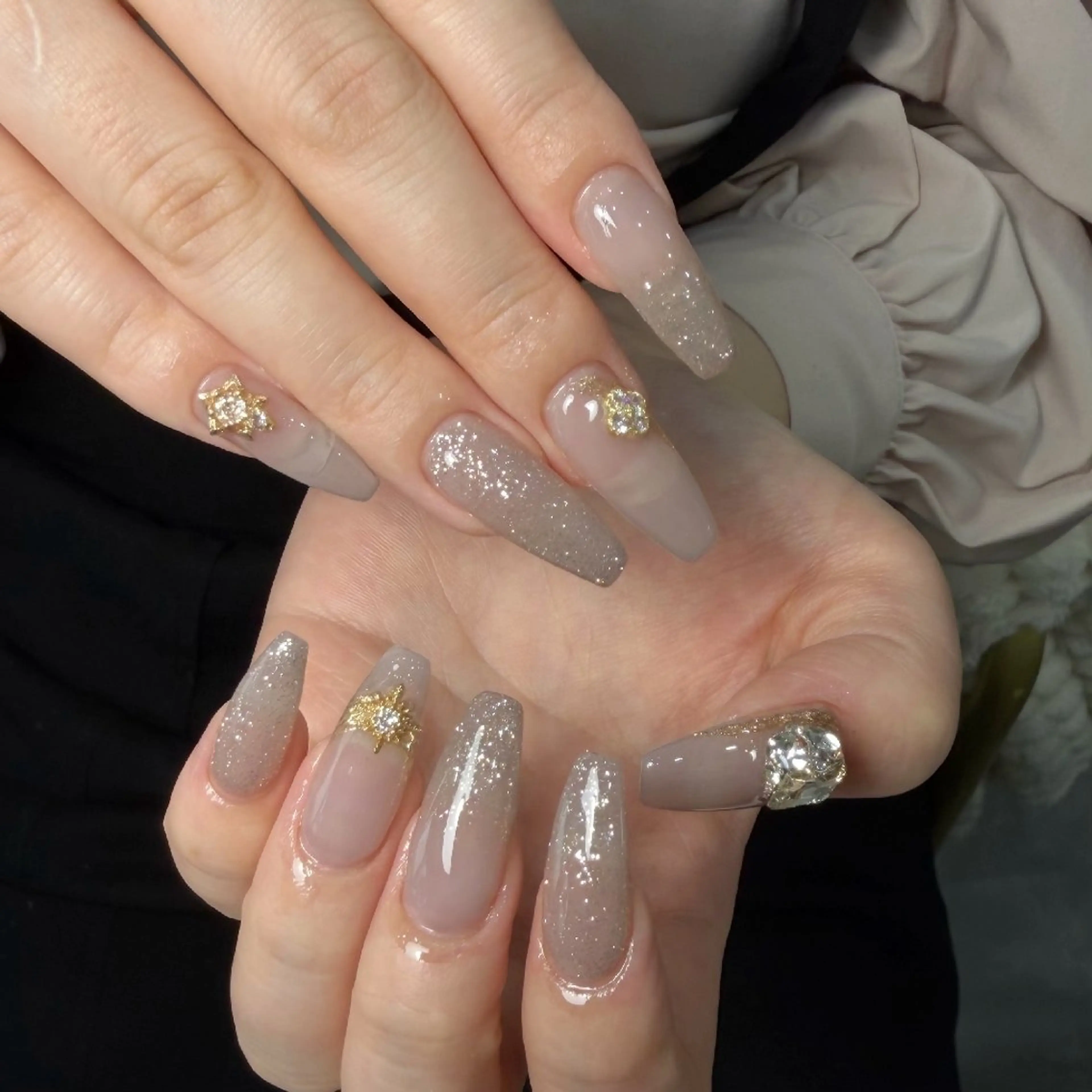 ネイル チークネイル フレンチネイル ジェルネイル ガーリー キラキラネイル ハンドネイル UM Nail Salonのネイルデザイン