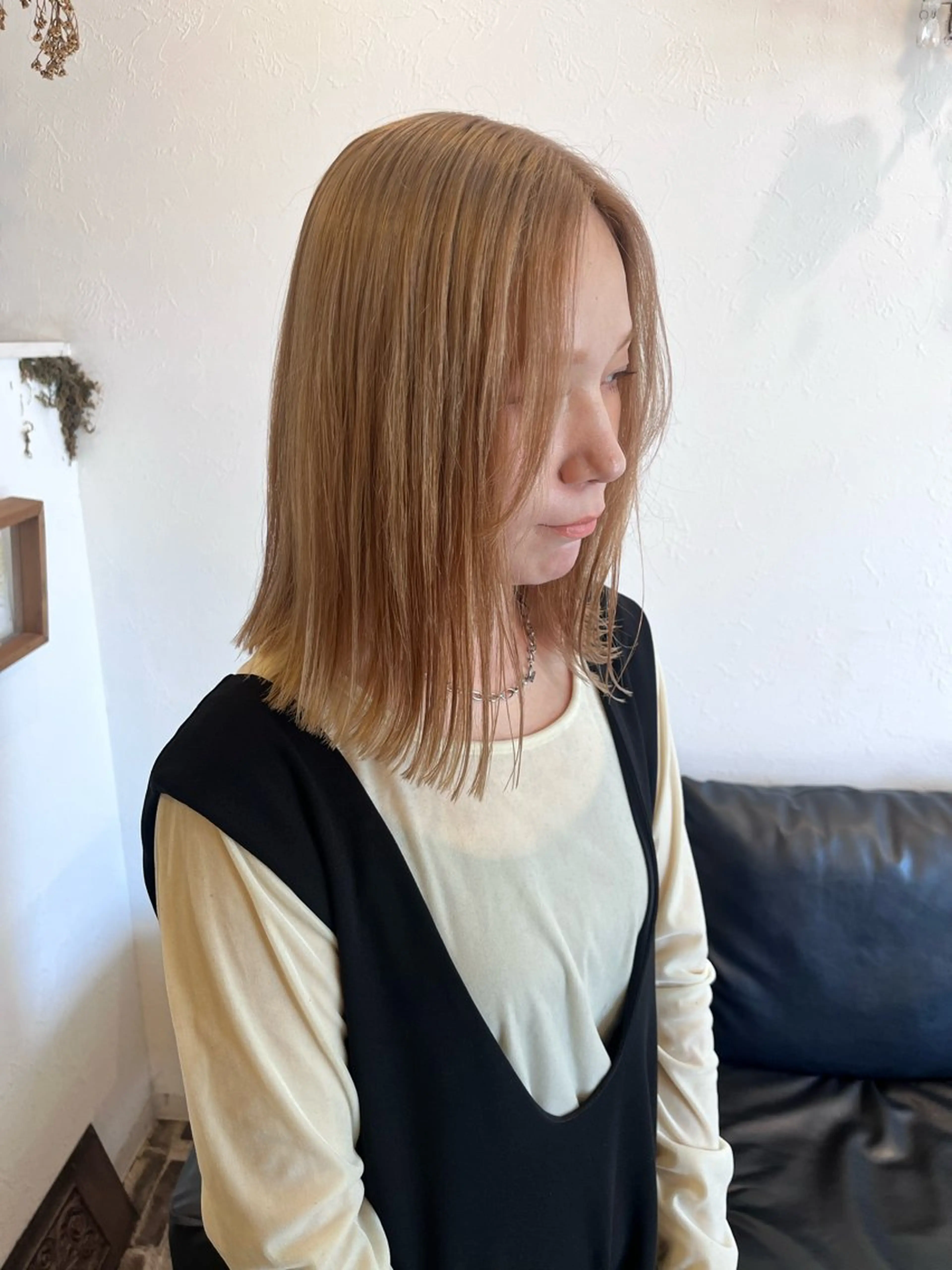 ミディアム カラー ベージュカラー ブリーチ カット ヘアカラー niko RINKAのヘアスタイル