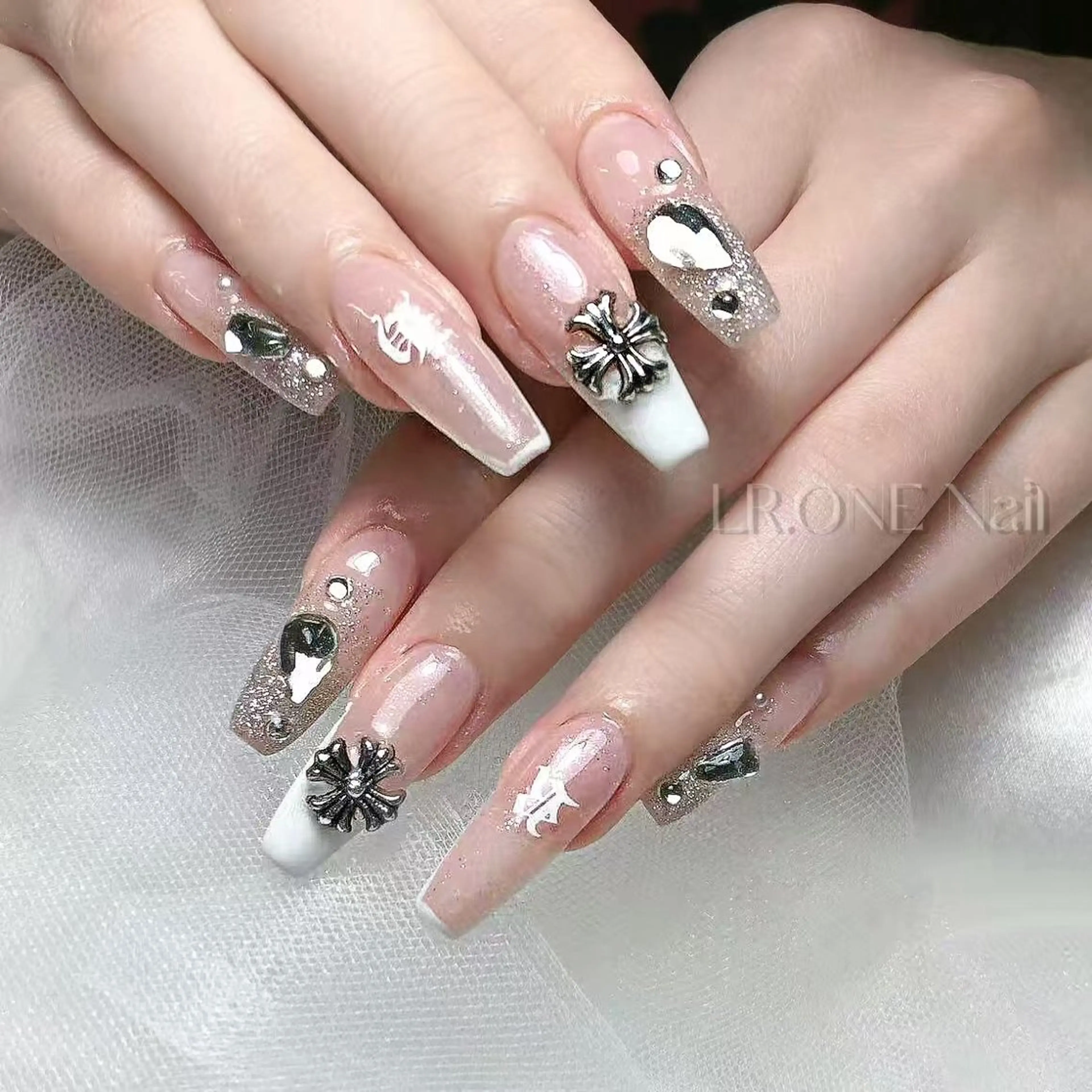 ネイル ハンドネイル LR.ONE ヨウのネイルデザイン