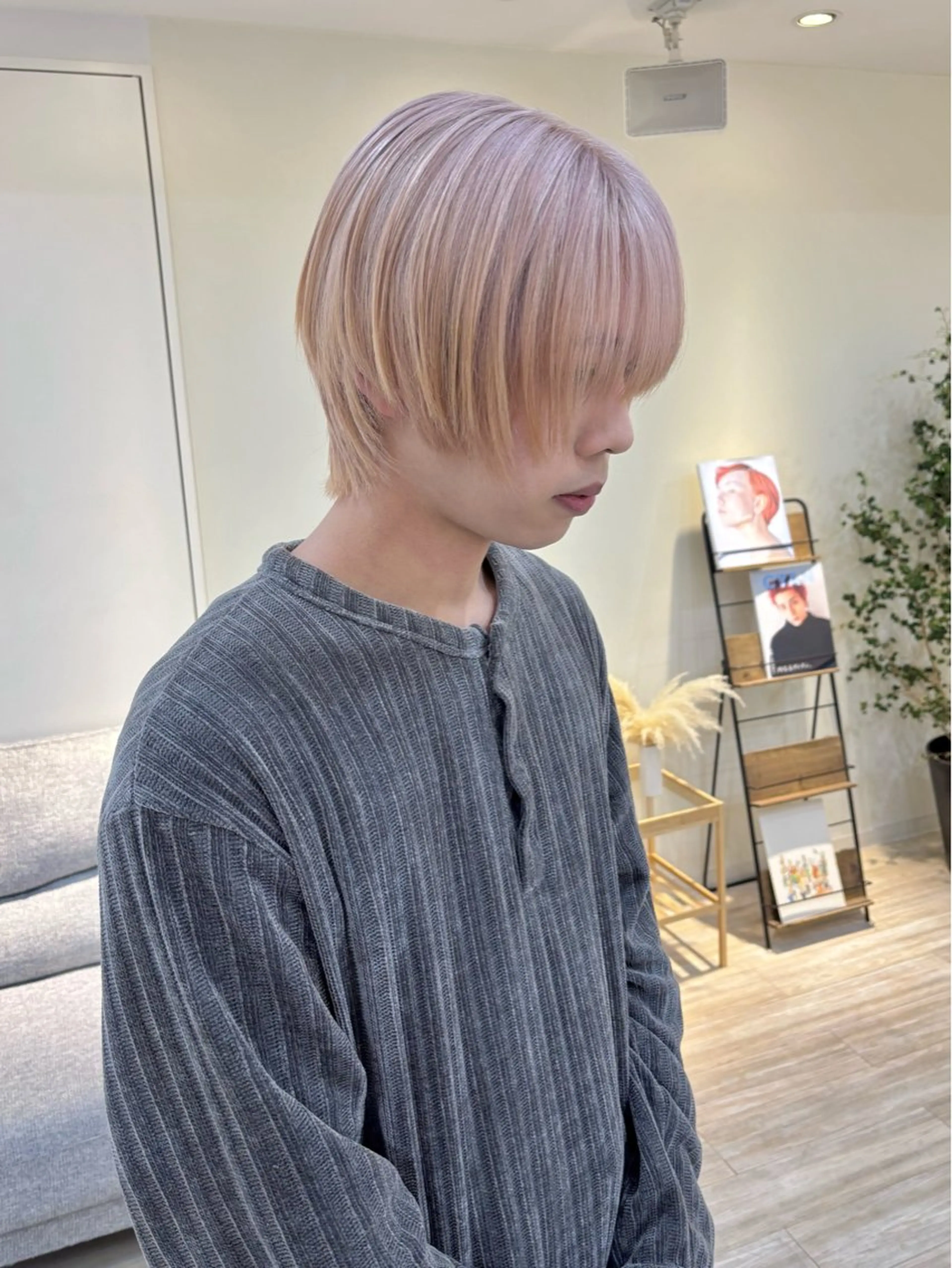 ショート カラー ハイトーンカラー ヘアカラー トリートメント くさかみさき🌼暖色 /耳つぼ/オタク🌼のヘアスタイル