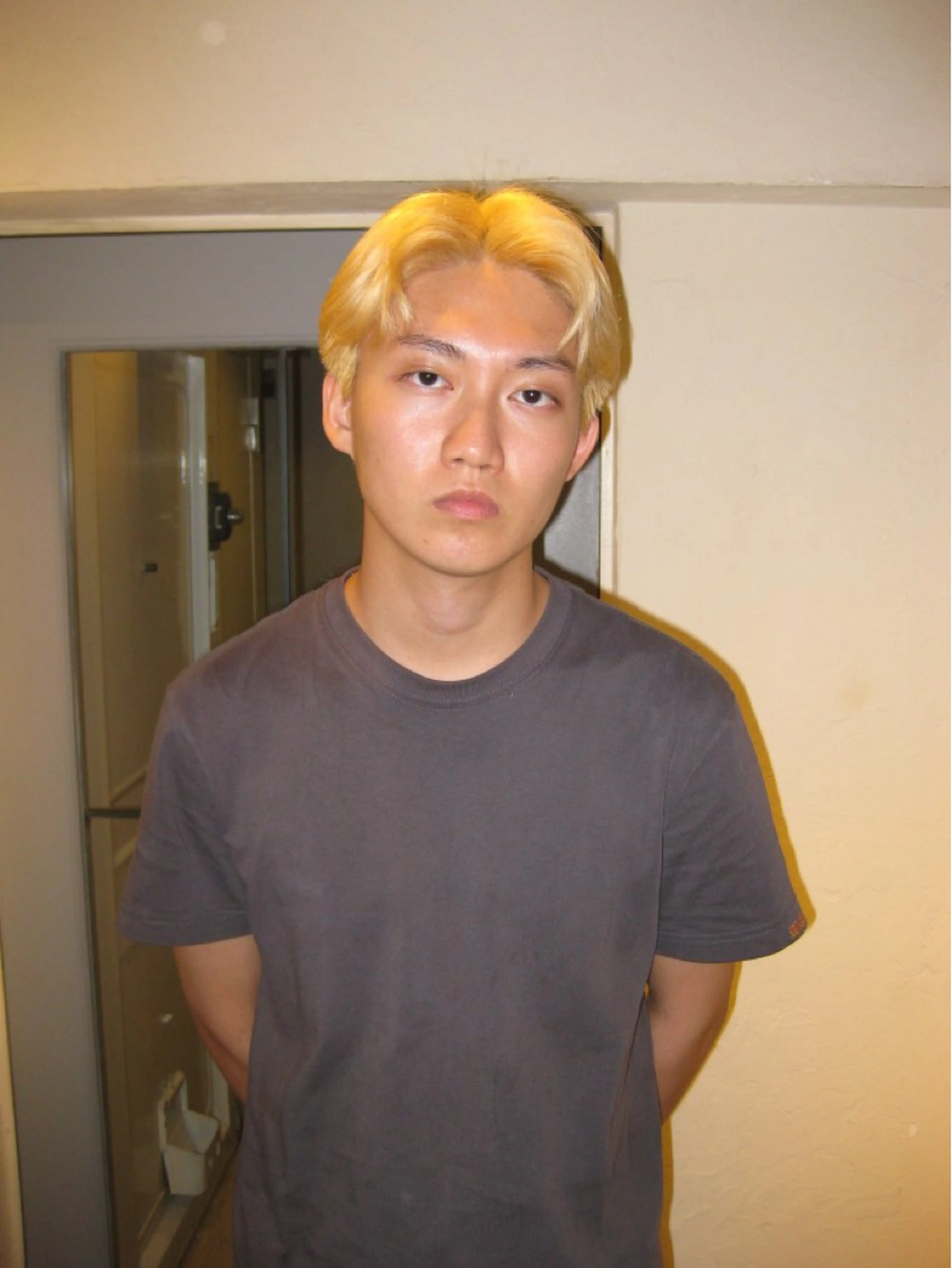 メンズ センターパート メンズハイトーン メンズショート 刈り上げ 今井 香奈恵のヘアスタイル