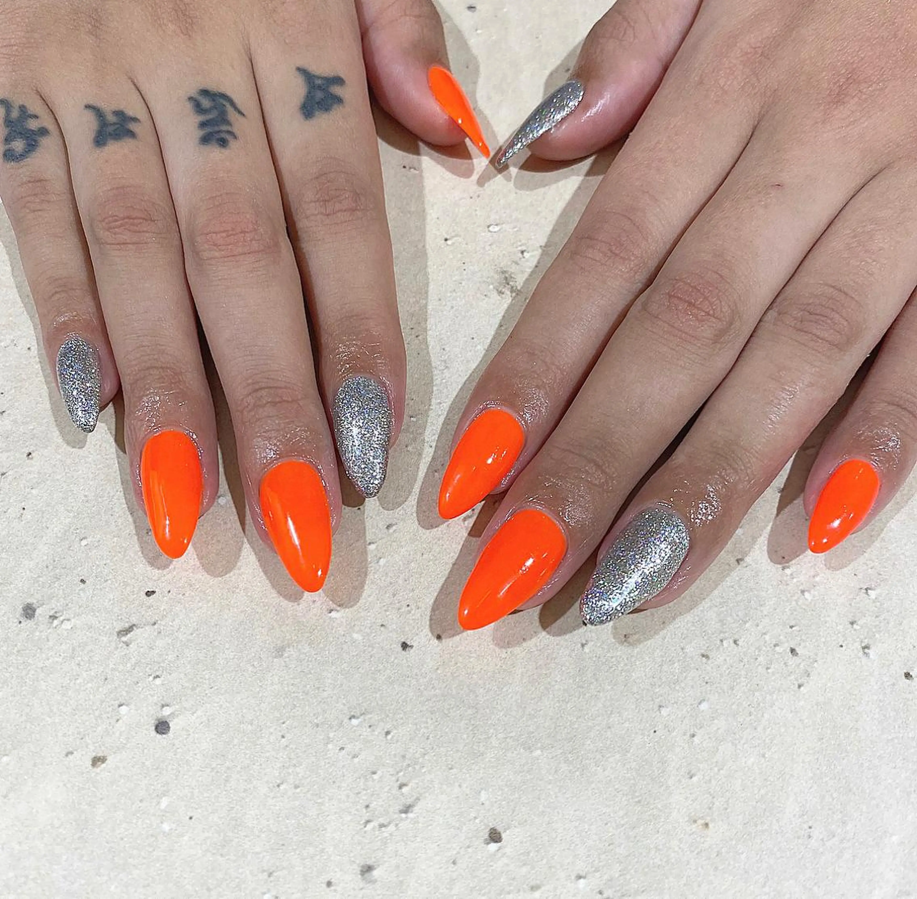 ネイル ラメ(グリッター) オレンジ 椎葉 麻里矢のネイルデザイン